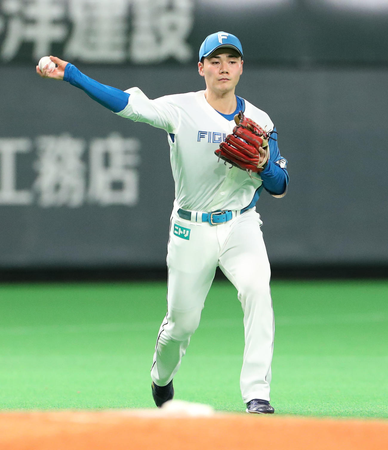 日本ハム対楽天　9回表楽天2死、鈴木大の三ゴロを一塁に送球する清宮（撮影・佐藤翔太）