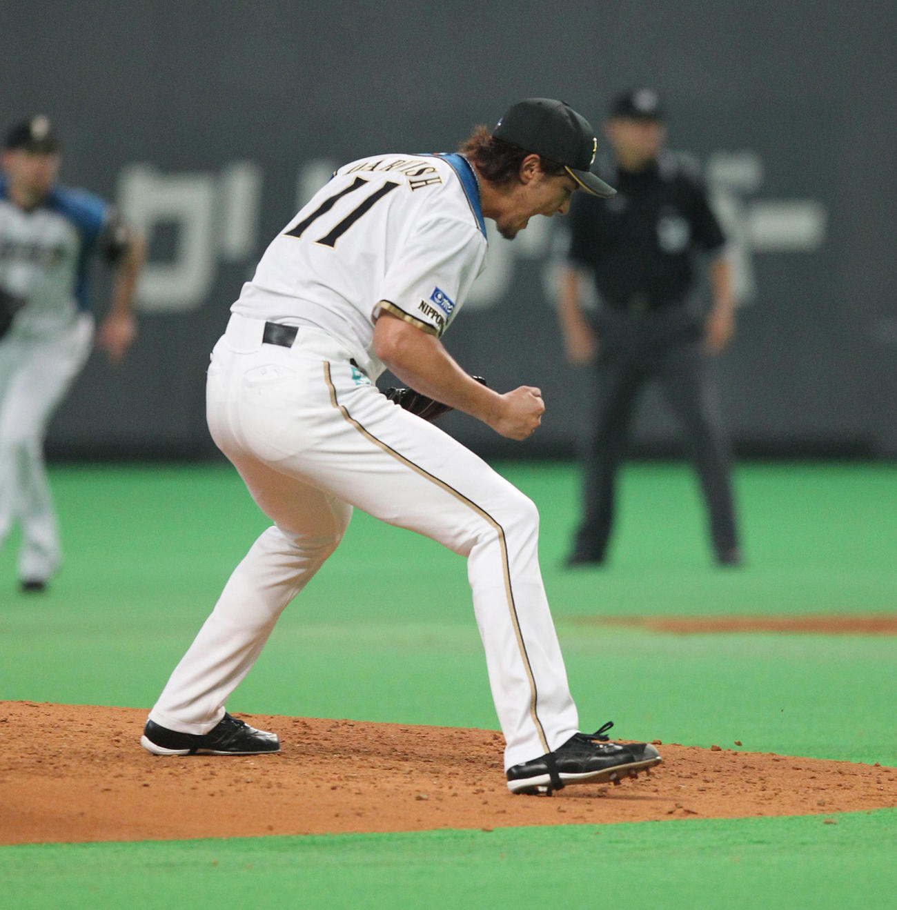 7回表中日2死二塁、森野を三振に仕留め雄たけびを上げるダルビッシュ