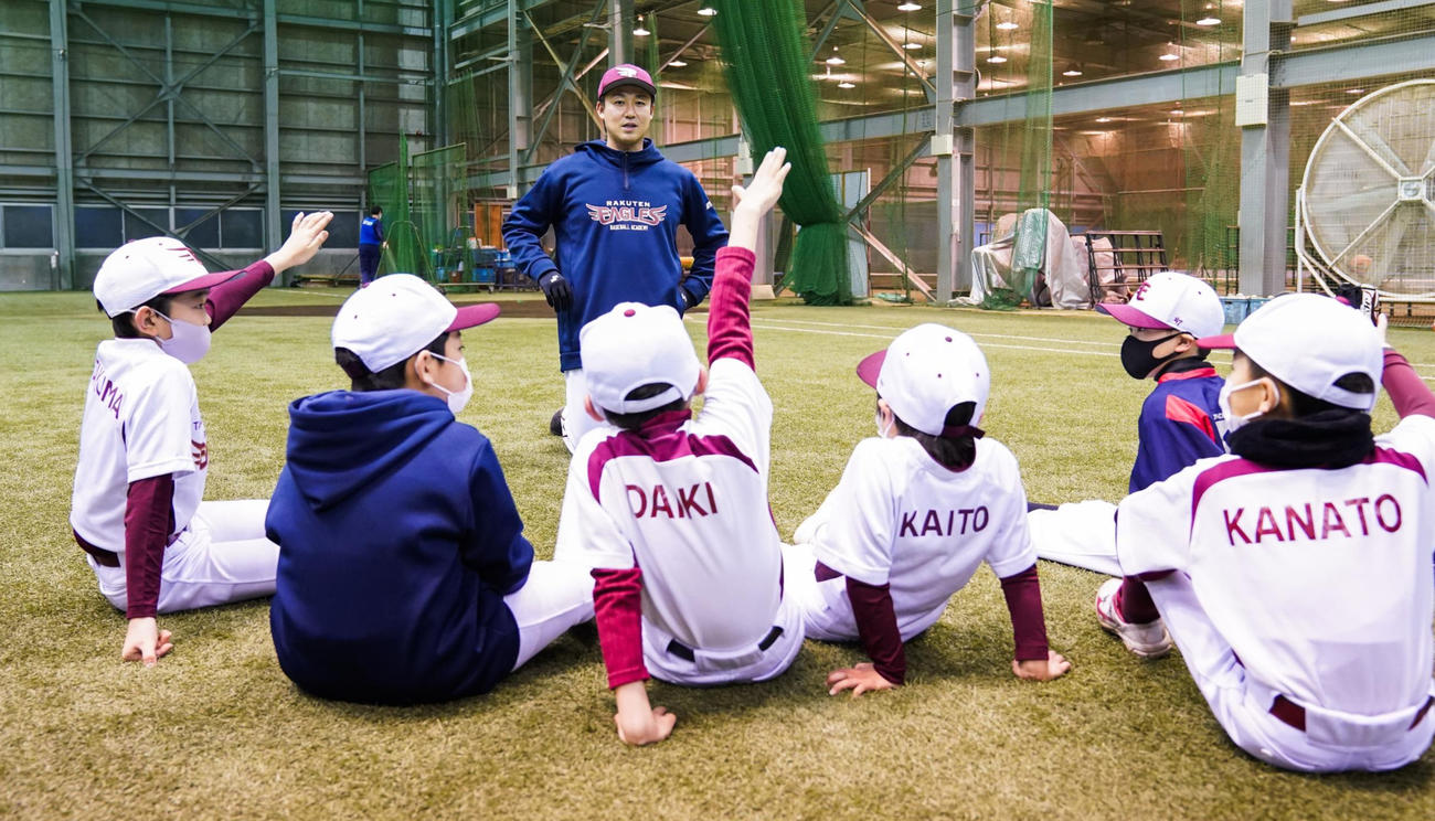 今ならアカデミーの年会費が半額になります（楽天野球団提供）