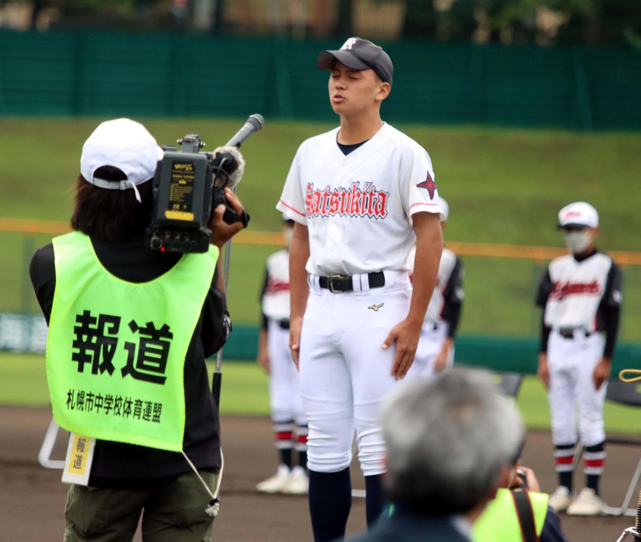 選手宣誓をする札苗北の若松主将（撮影・永野高輔）