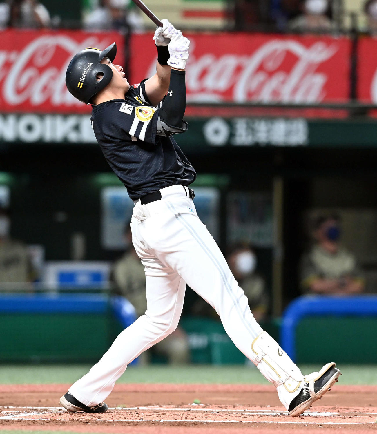 西武対ソフトバンク　1回表ソフトバンク2死三塁、左前に先制の適時打を放つ柳田（撮影・たえ見朱実）