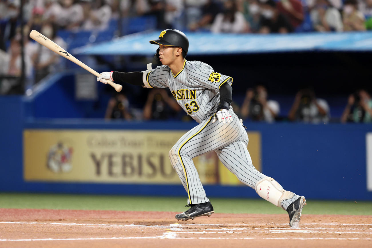ヤクルト対阪神　7回表阪神2死一、三塁、島田は左前適時打を放つ（撮影・加藤哉）
