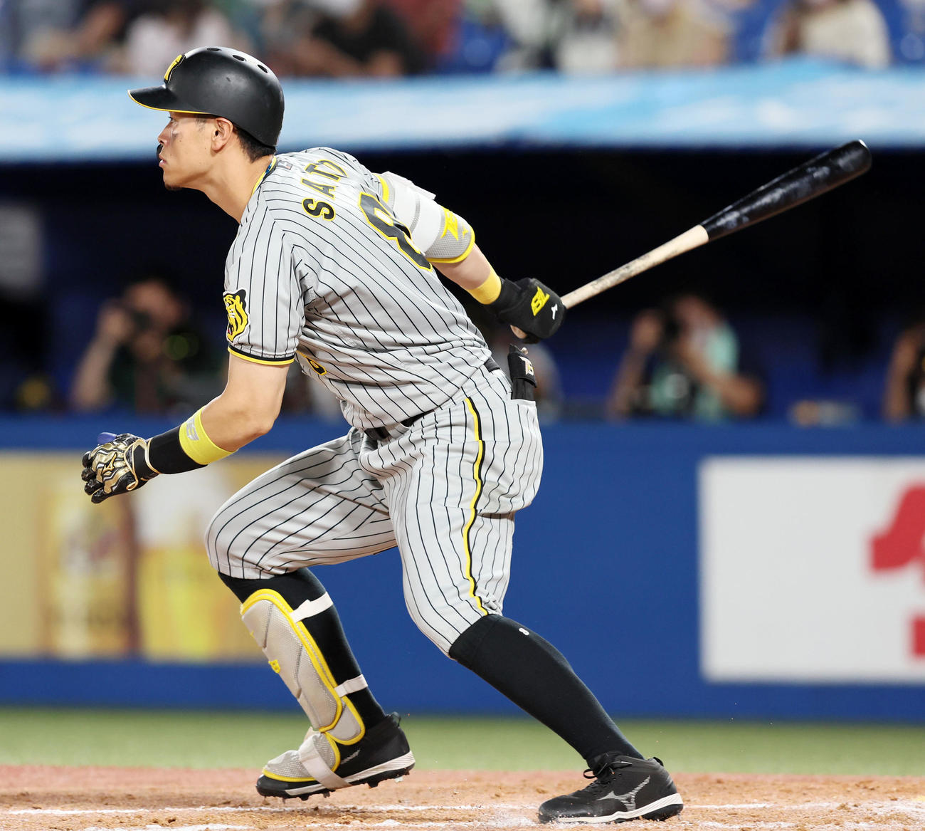 ヤクルト対阪神　7回表阪神2死満塁、佐藤輝は右前2点適時打を放つ（撮影・加藤哉）
