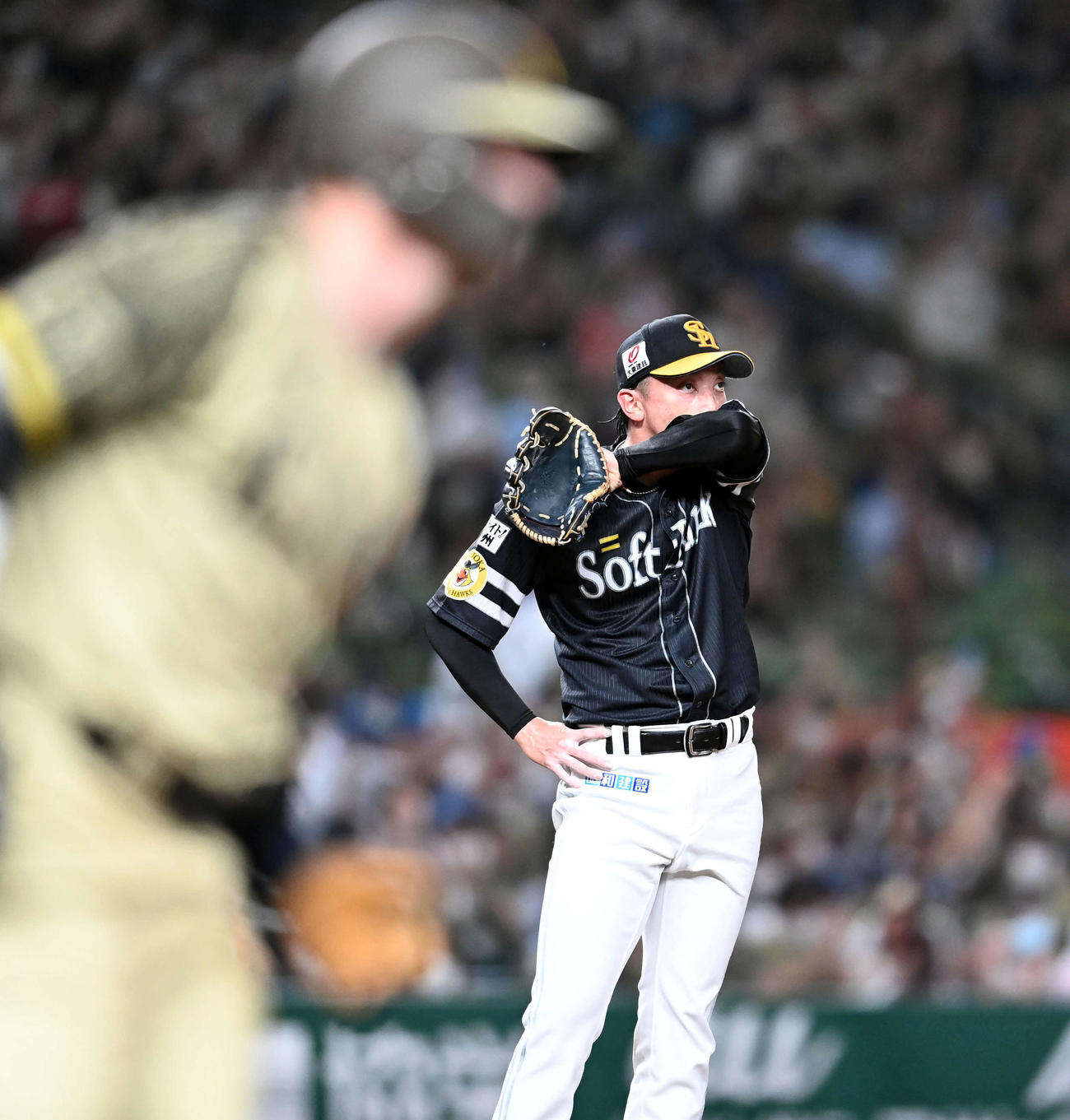 西武対ソフトバンク　1回裏西武2死一、二塁、オグレディに3点本塁打を浴びる東浜（撮影・たえ見朱実）