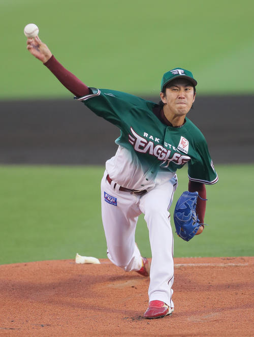 楽天対ロッテ　楽天先発の岸（撮影・足立雅史）