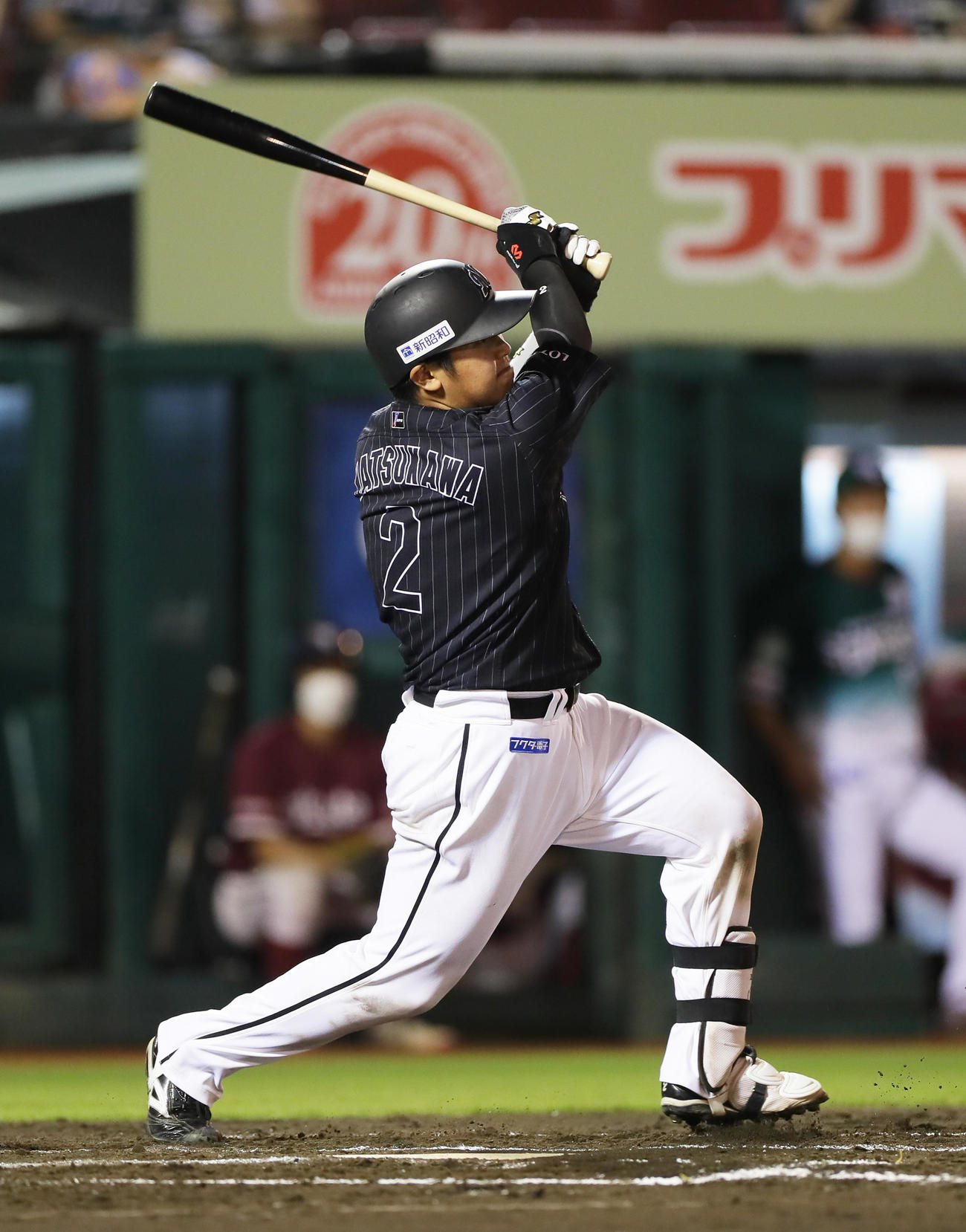 6回表ロッテ2死満塁、松川虎生は走者一掃の適時二塁打を放つ（撮影・足立雅史）