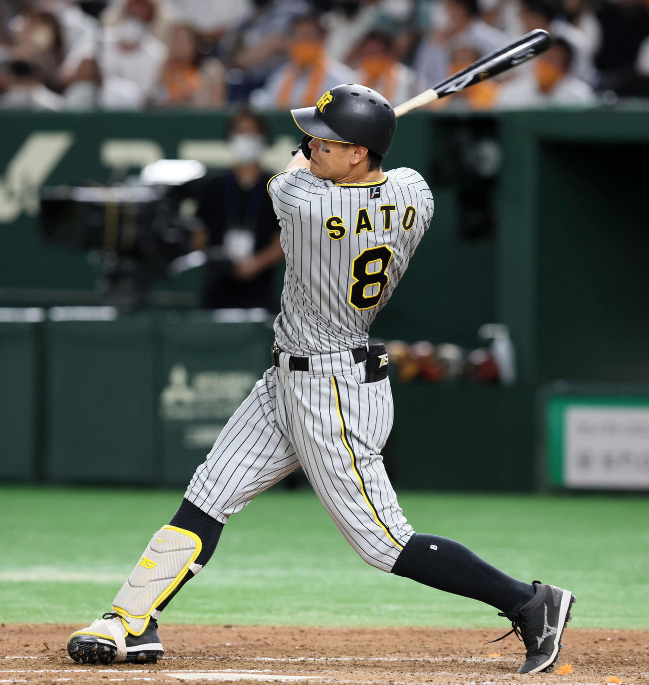 巨人対阪神　7回表阪神無死二塁、佐藤輝は左前先制適時打を放つ（撮影・加藤哉）