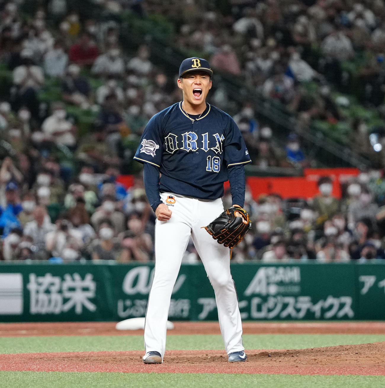 西武対オリックス　9回裏西武2死一塁、外崎から空振り三振を奪い、雄たけびを上げる山本（撮影・江口和貴）