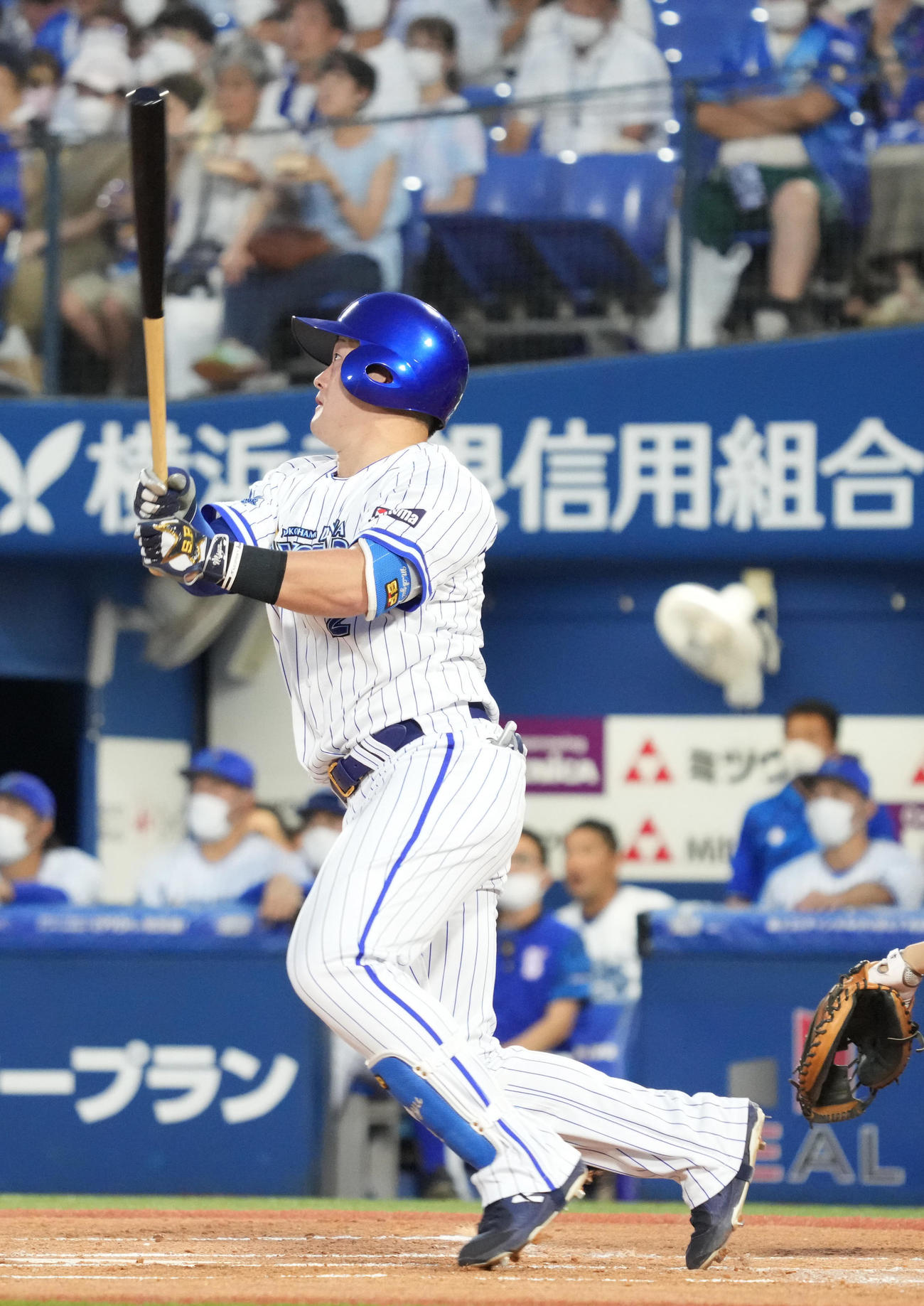DeNA対広島　2回裏DeNA無死、牧秀悟は中越えに先制ソロ本塁打を放つ（撮影・小沢裕）