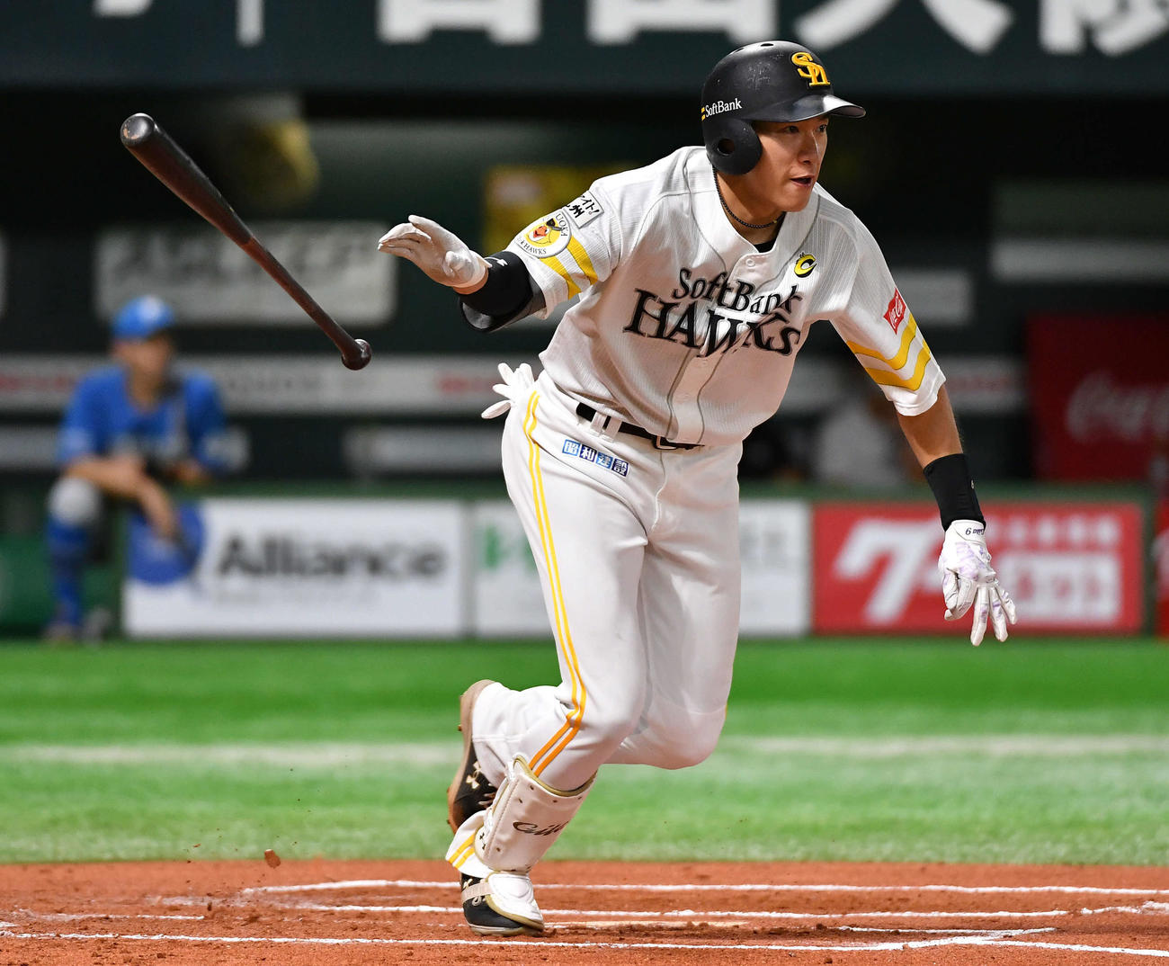 6回裏ソフトバンク無死一塁、柳田は右二塁打を放つ（撮影・岩下翔太）