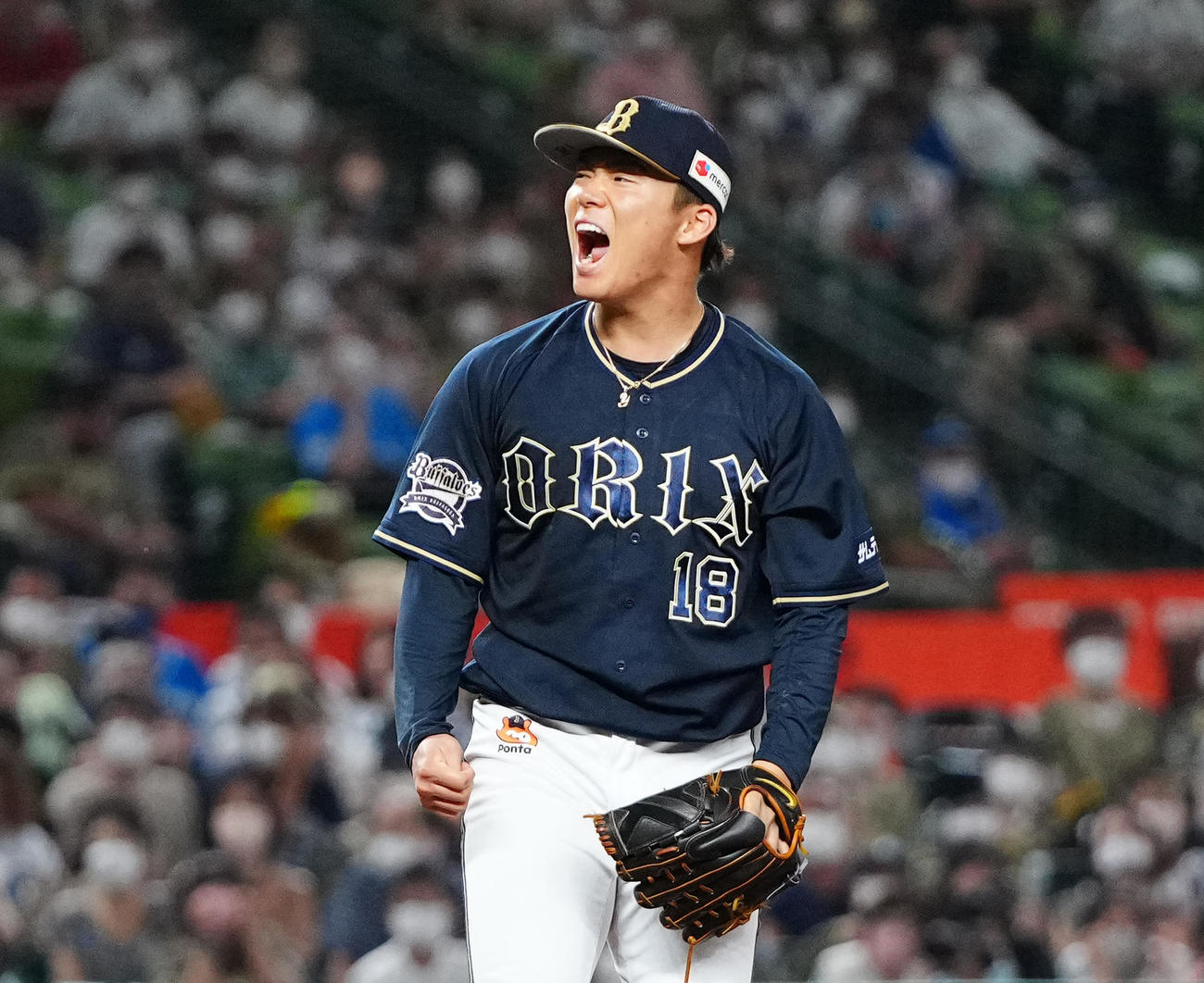 西武対オリックス　9回裏西武2死一塁、外崎から空振り三振を奪い、雄たけびを上げる山本（撮影・江口和貴）