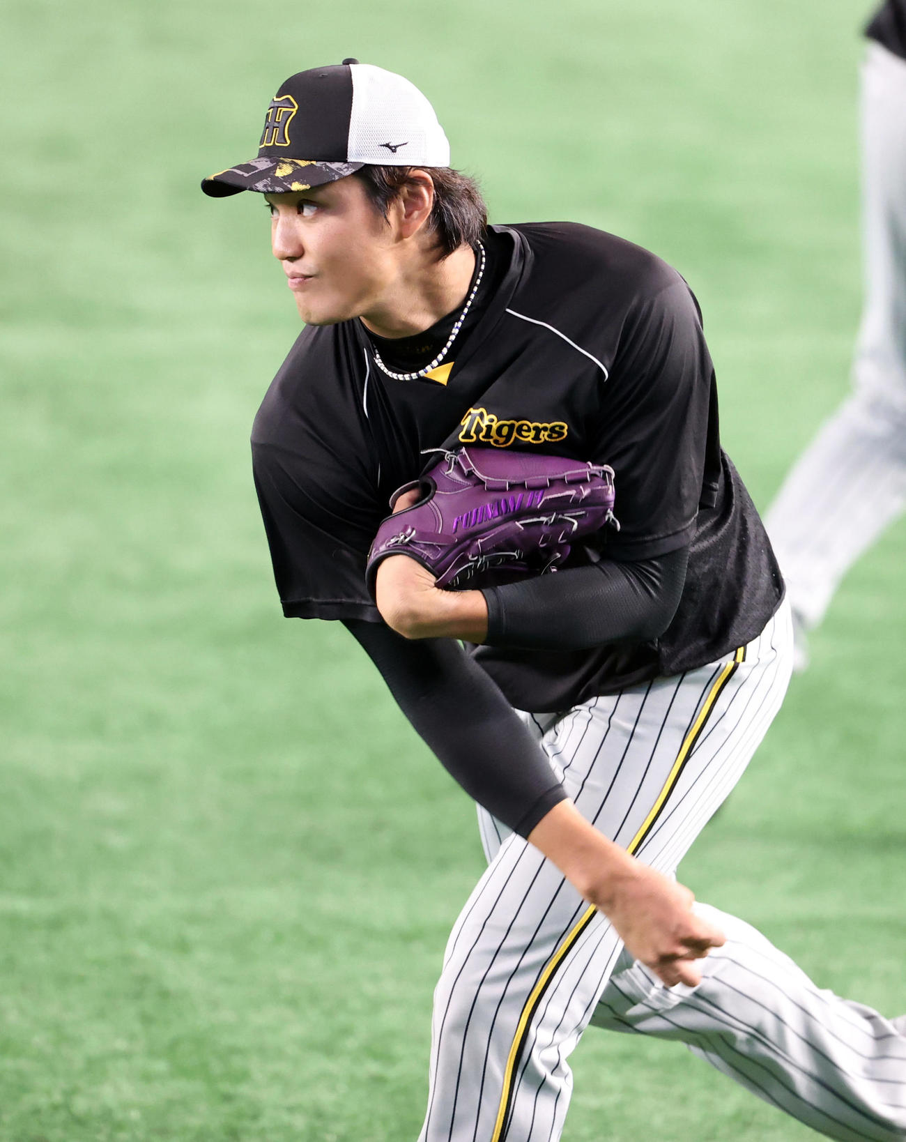 試合前の練習でキャッチボールをする藤浪晋太郎（2022年8月19日撮影）