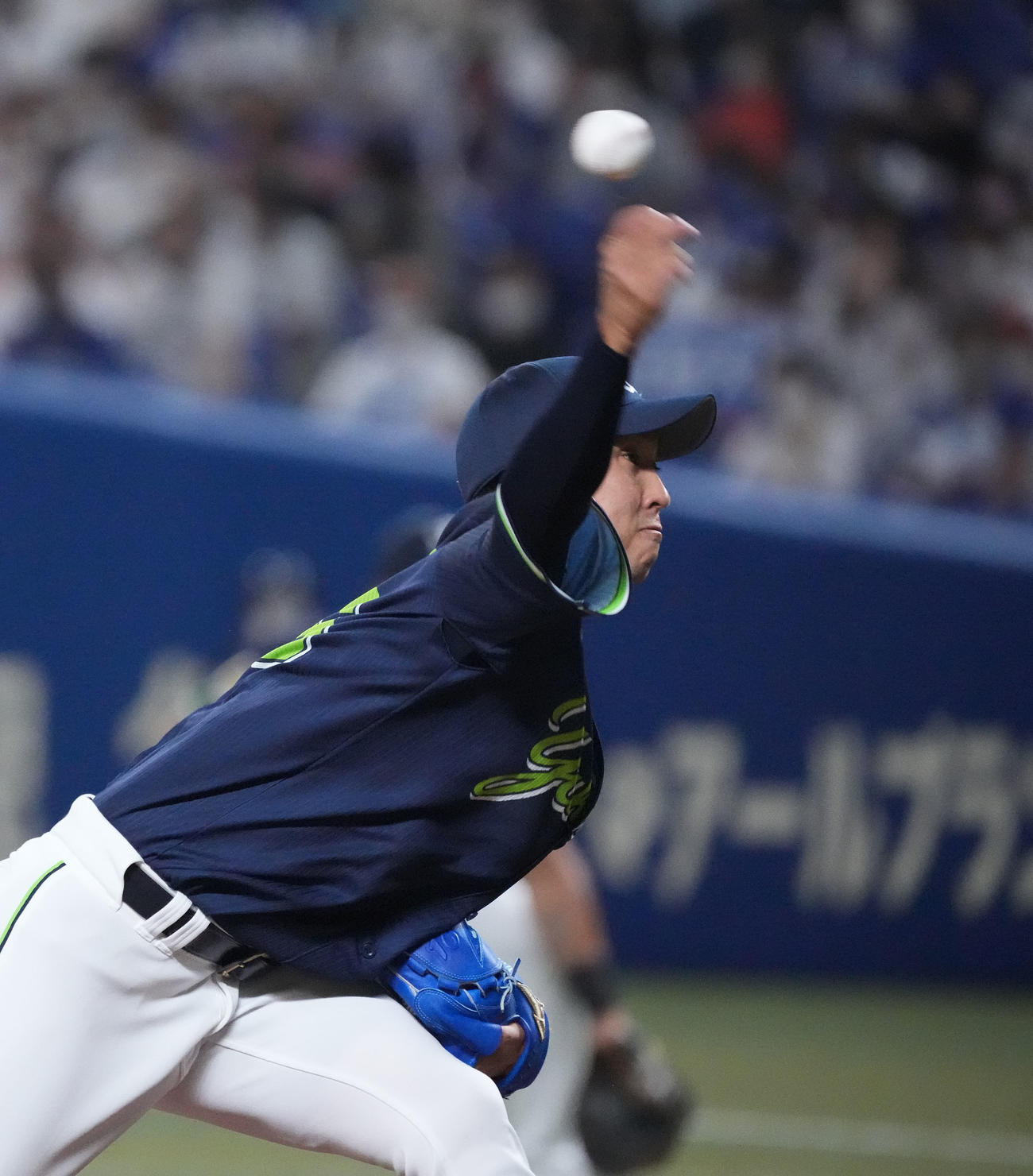 中日対ヤクルト　1回裏、登板するヤクルト先発の原（撮影・森本幸一）