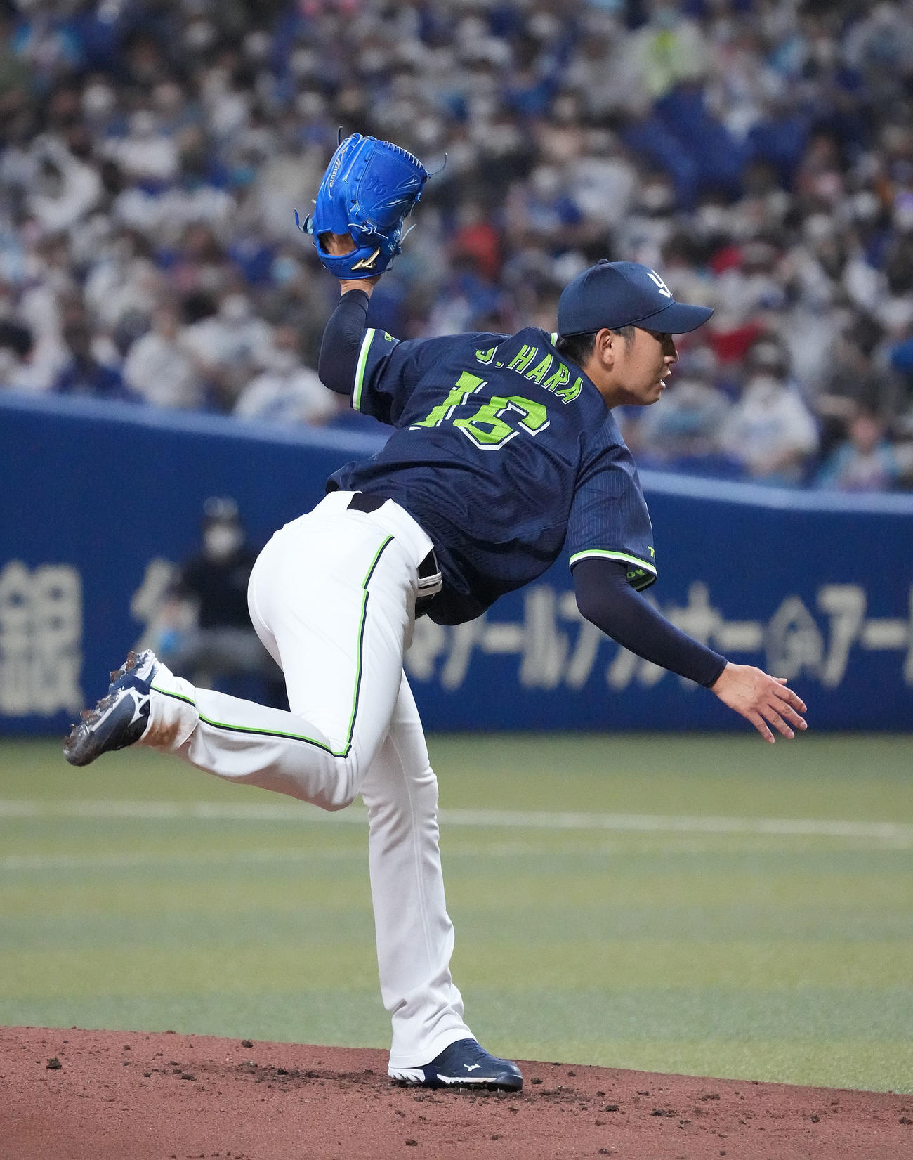 中日対ヤクルト　1回裏、登板するヤクルト先発の原（撮影・森本幸一）