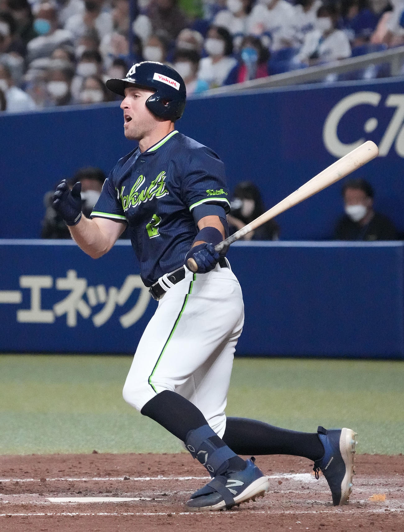 中日対ヤクルト　5回表ヤクルト1死、左前安打を放つキブレハン（撮影・森本幸一）
