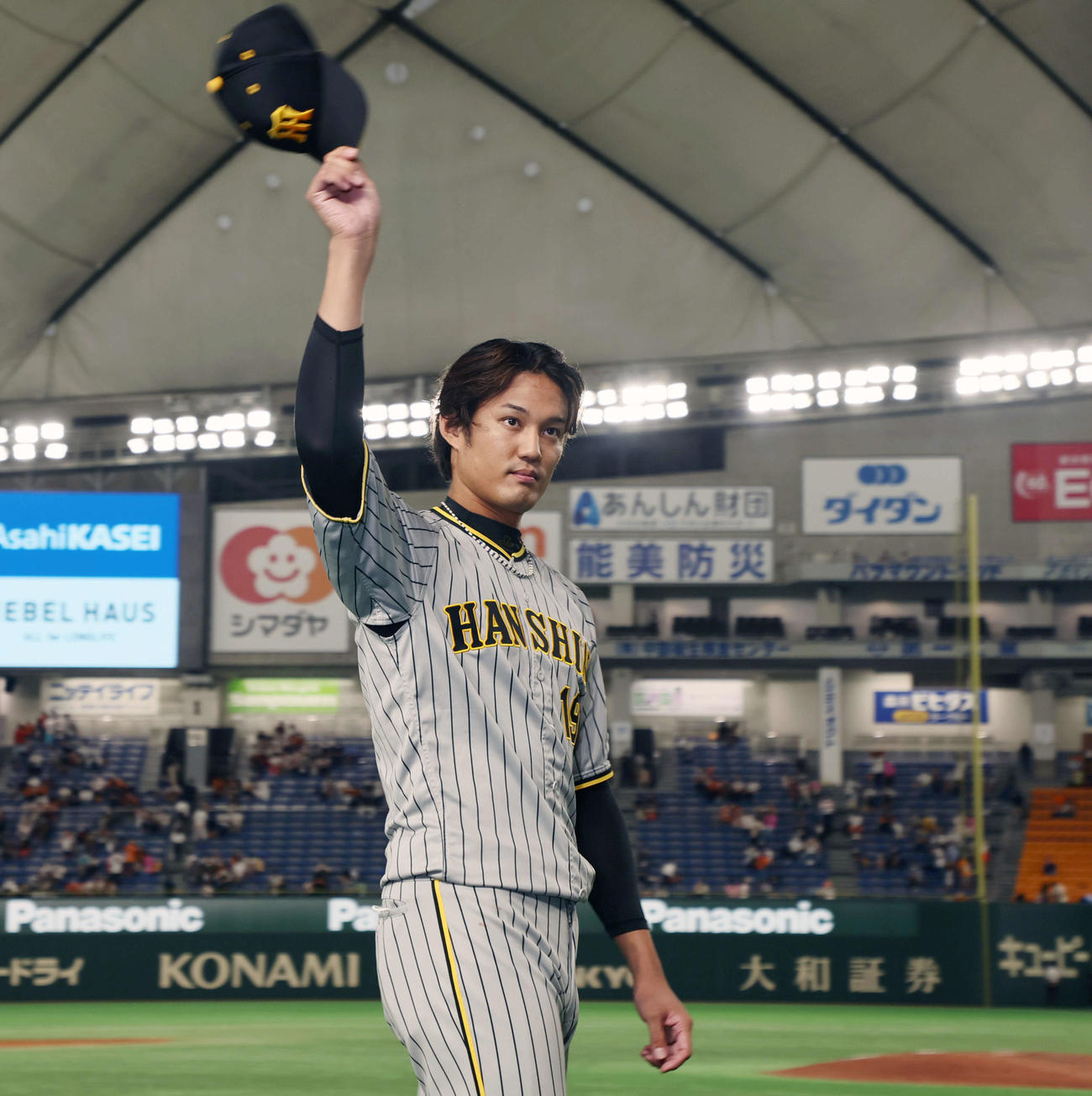 巨人対阪神　ヒーローインタビューを終えあいさつする阪神藤浪（撮影・加藤哉）