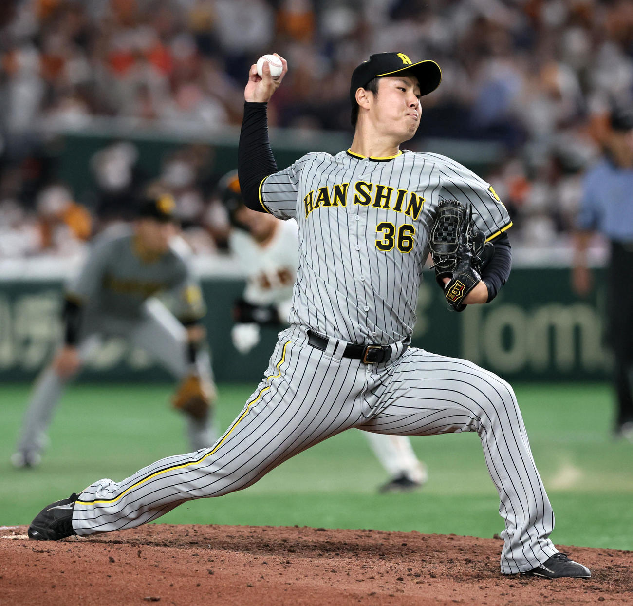 巨人対阪神　8回裏、阪神2番手で登板する浜地（撮影・加藤哉）