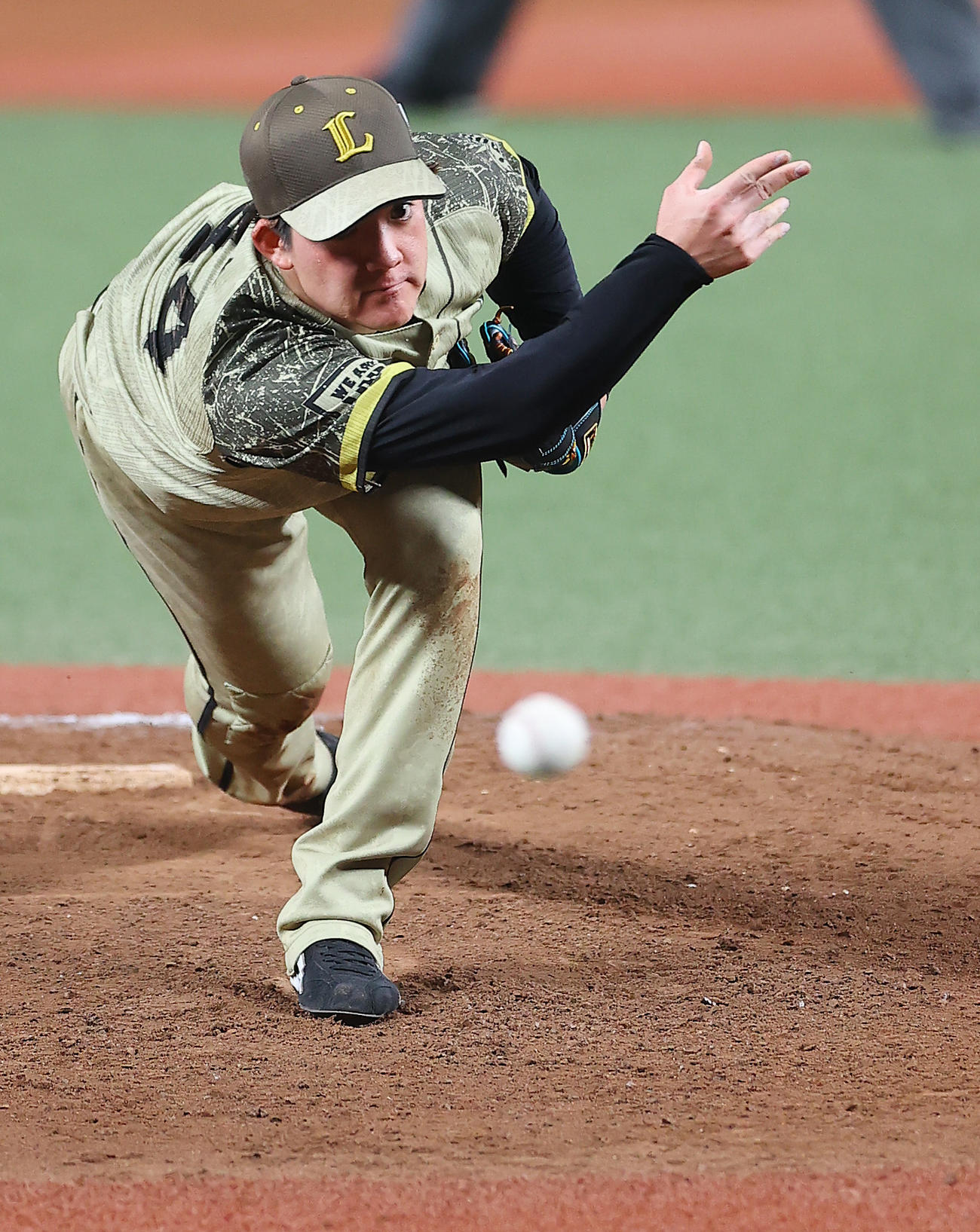 西武対オリックス　力投する西武先発の与座（撮影・垰建太）