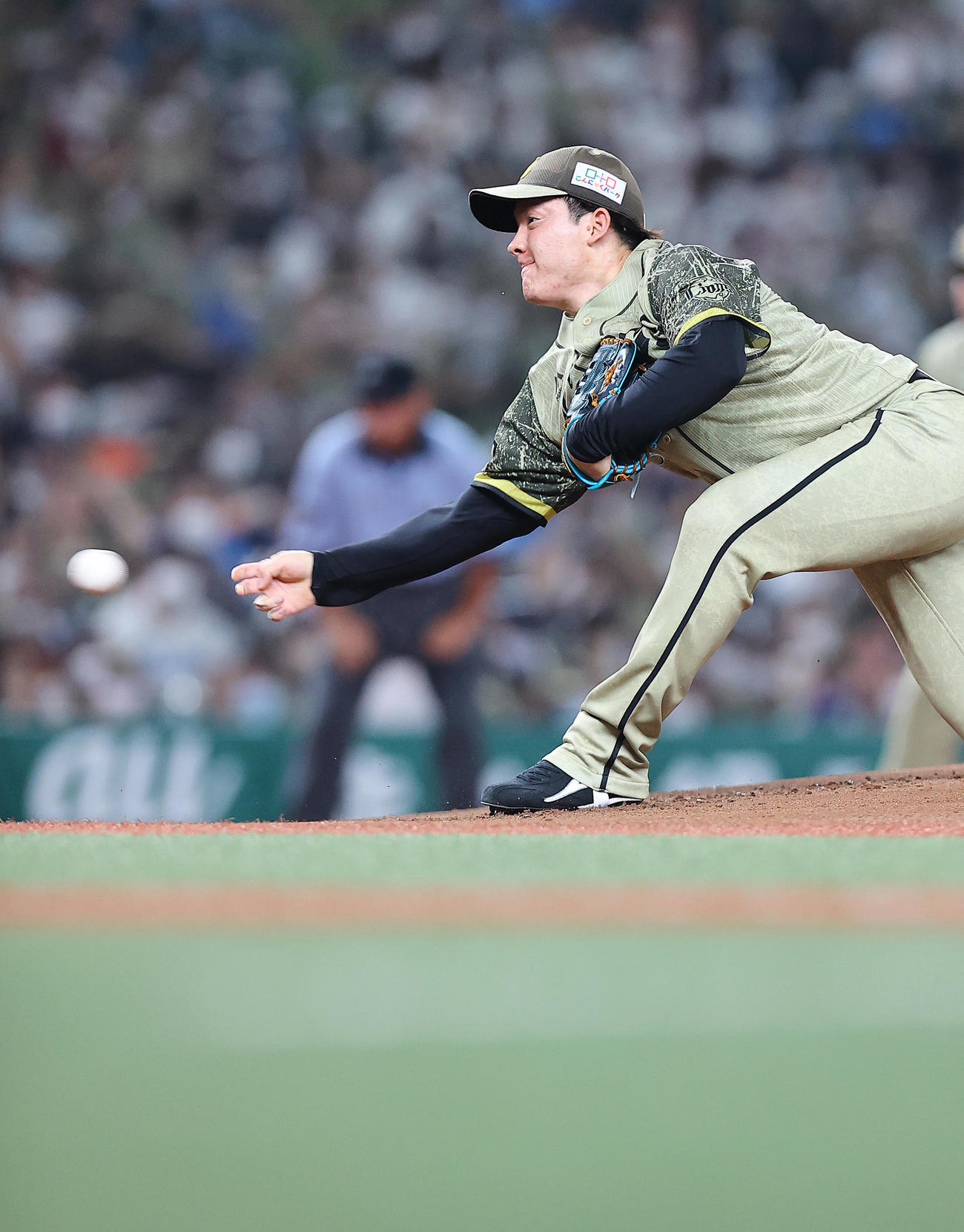 西武対オリックス　力投する西武先発の与座（撮影・垰建太）