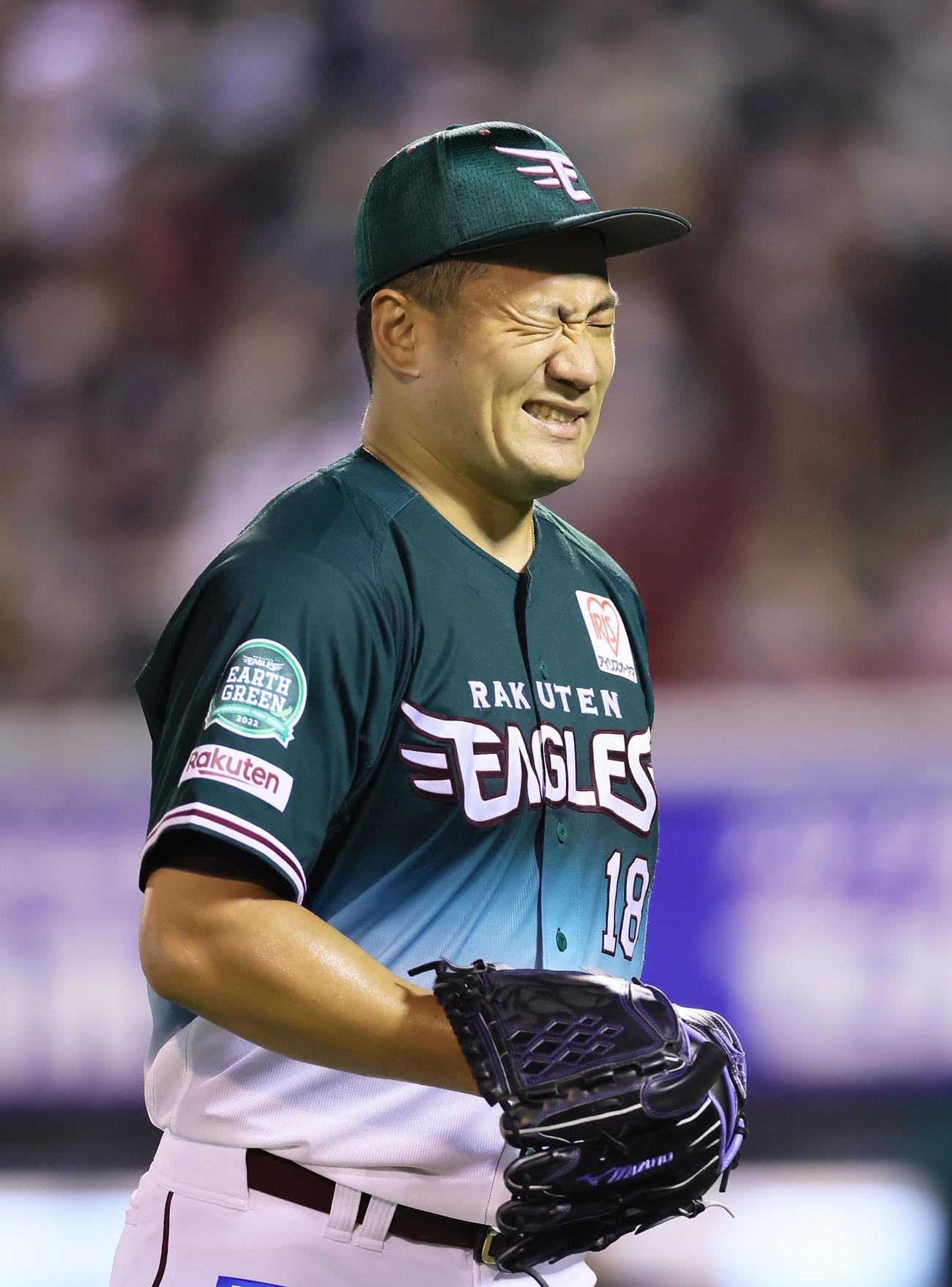 楽天対ロッテ　6回に2点を失い、悔しそうにベンチに戻る楽天田中将（撮影・足立雅史）