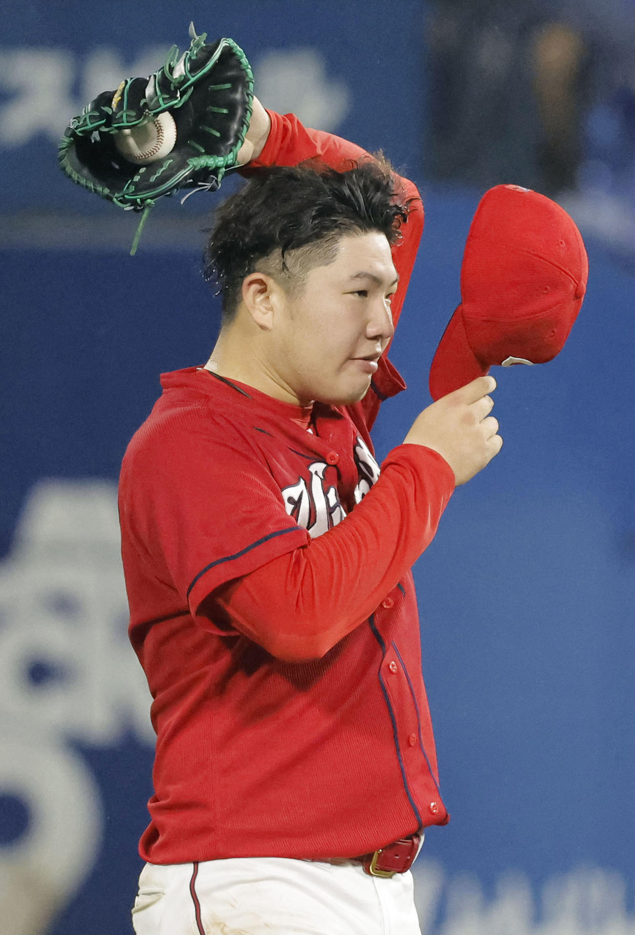 8回、DeNA伊藤に勝ち越し打を許した広島松本（共同）