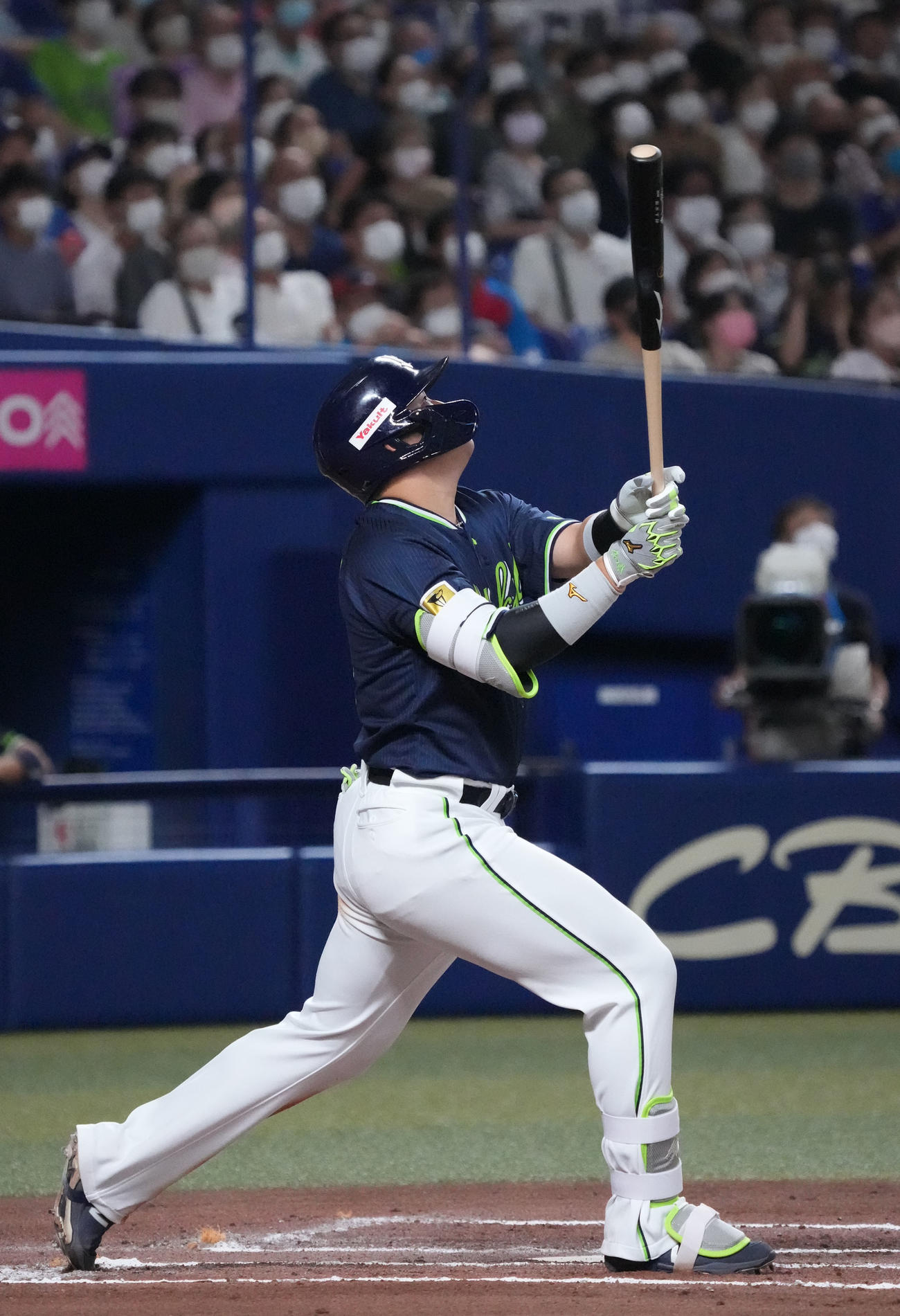 中日対ヤクルト　6回表ヤクルト1死三塁、左飛に倒れる村上（撮影・森本幸一）