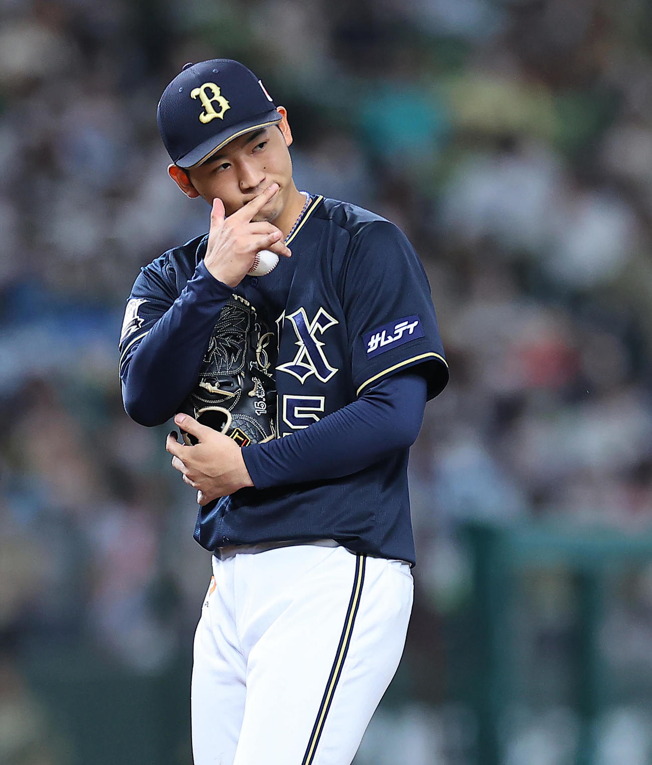 西武対オリックス　1回裏西武無死、外崎を遊ゴロに仕留め落ち着いた表情でナインにジェスチャーを送るオリックス先発の椋木（撮影・垰建太）