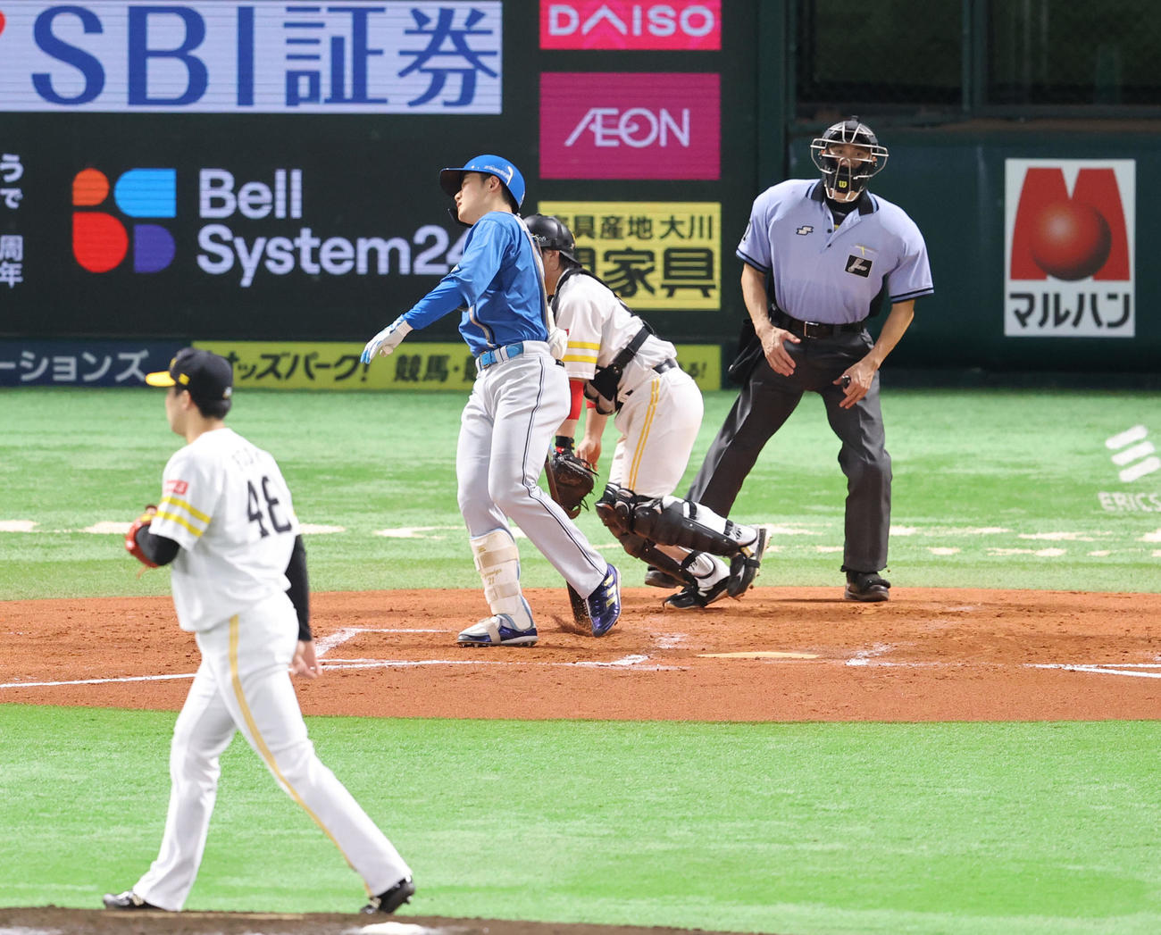 ソフトバンク対日本ハム　8回表日本ハム2死一塁、清宮幸太郎は空振りの三振に終わる（撮影・梅根麻紀）