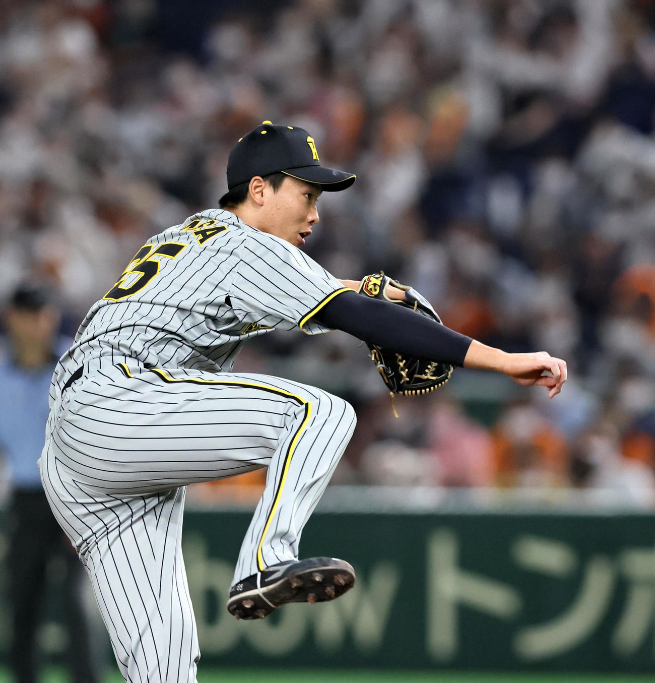 巨人対阪神　8回裏、阪神3番手で登板する湯浅（撮影・加藤哉）