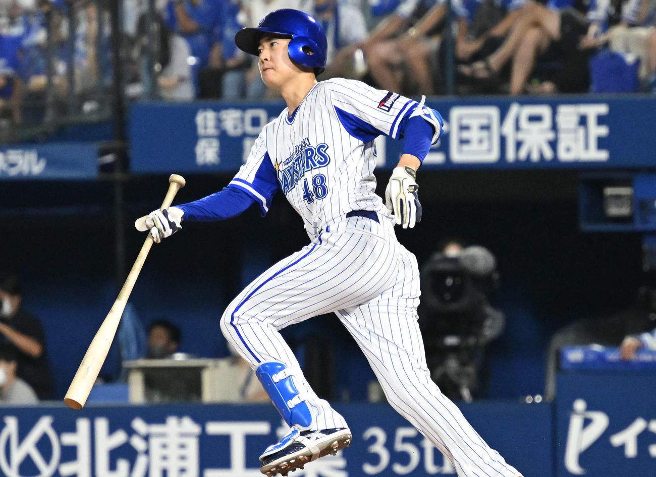 DeNA対広島　2回裏DeNA2死、ソロ本塁打を放つ京山（撮影・滝沢徹郎）