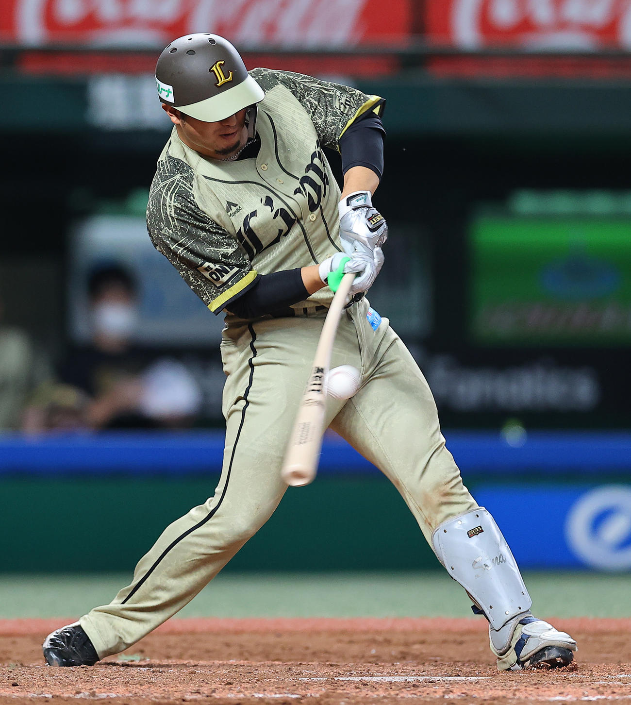 西武対オリックス　5回裏西武1死一、三塁、右前適時打を放つ柘植（撮影・垰建太）