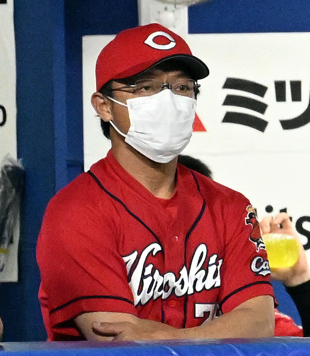 DeNA対広島　戦況を見守る広島河田監督代行（撮影・滝沢徹郎）