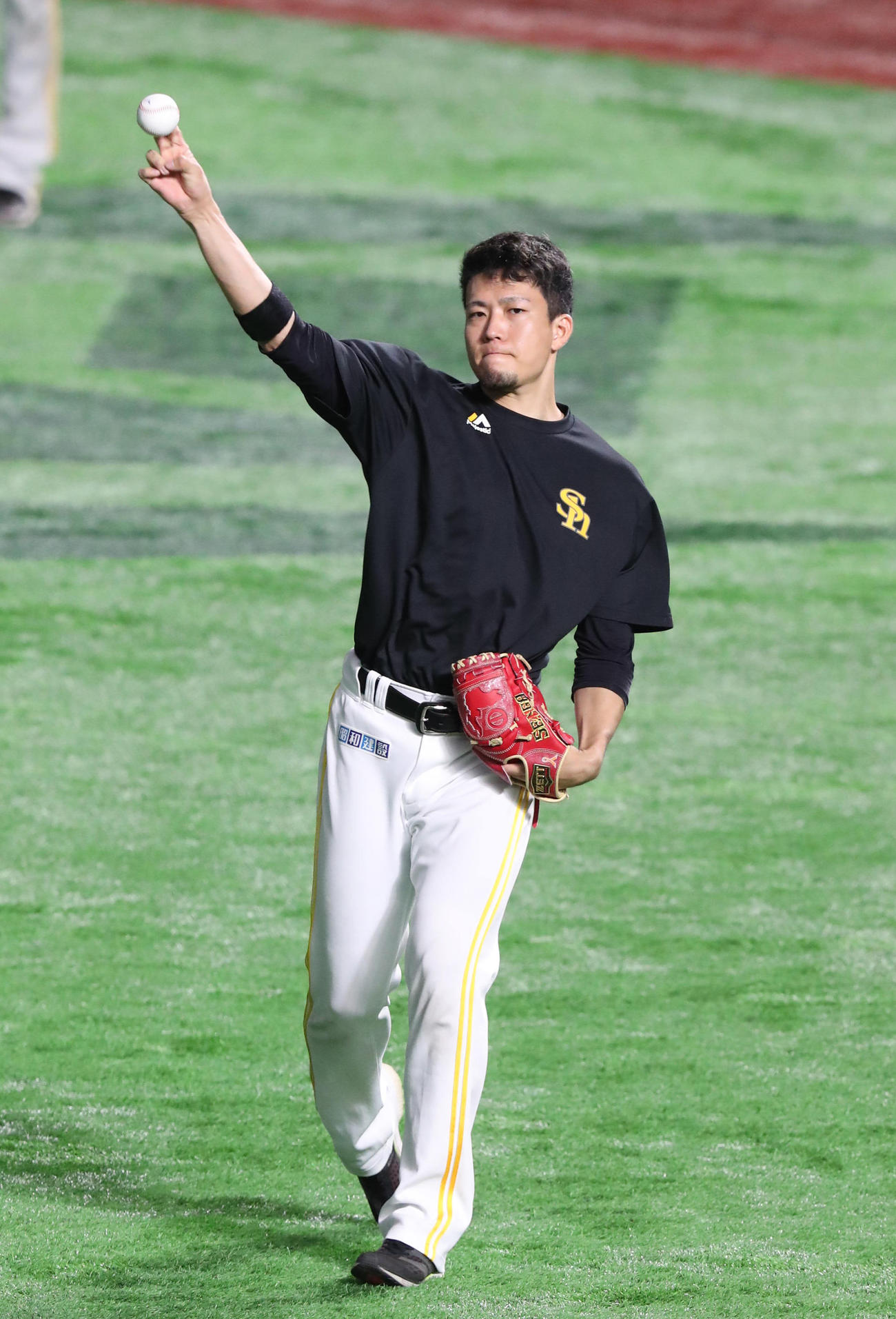 キャッチボールで調整する千賀（2022年7月28日撮影）