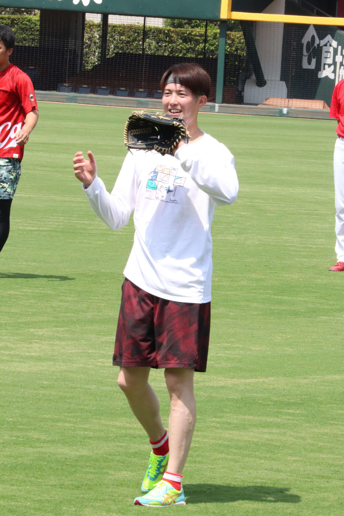 キャッチボールするする広島森下暢仁投手（撮影・前原淳）