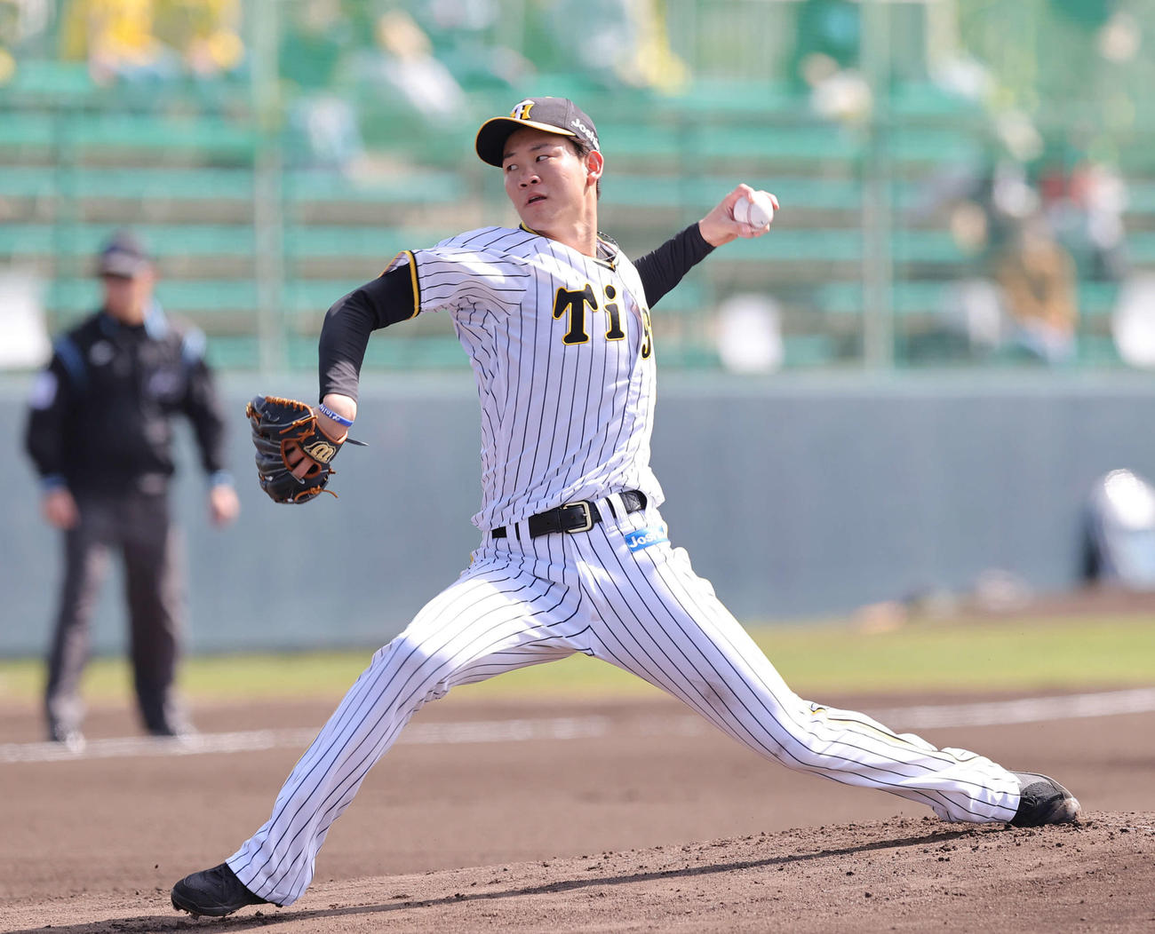 2月、練習試合で先発した阪神及川雅貴