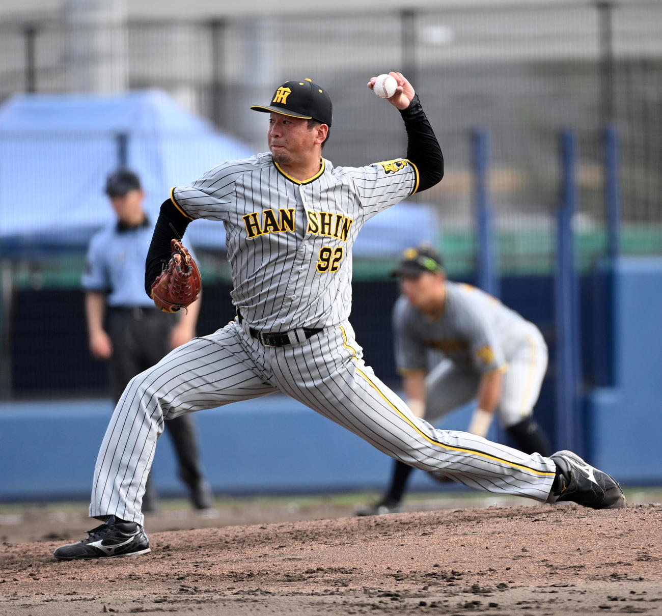 オリックス対阪神　阪神4番手の渡辺（撮影・前岡正明）