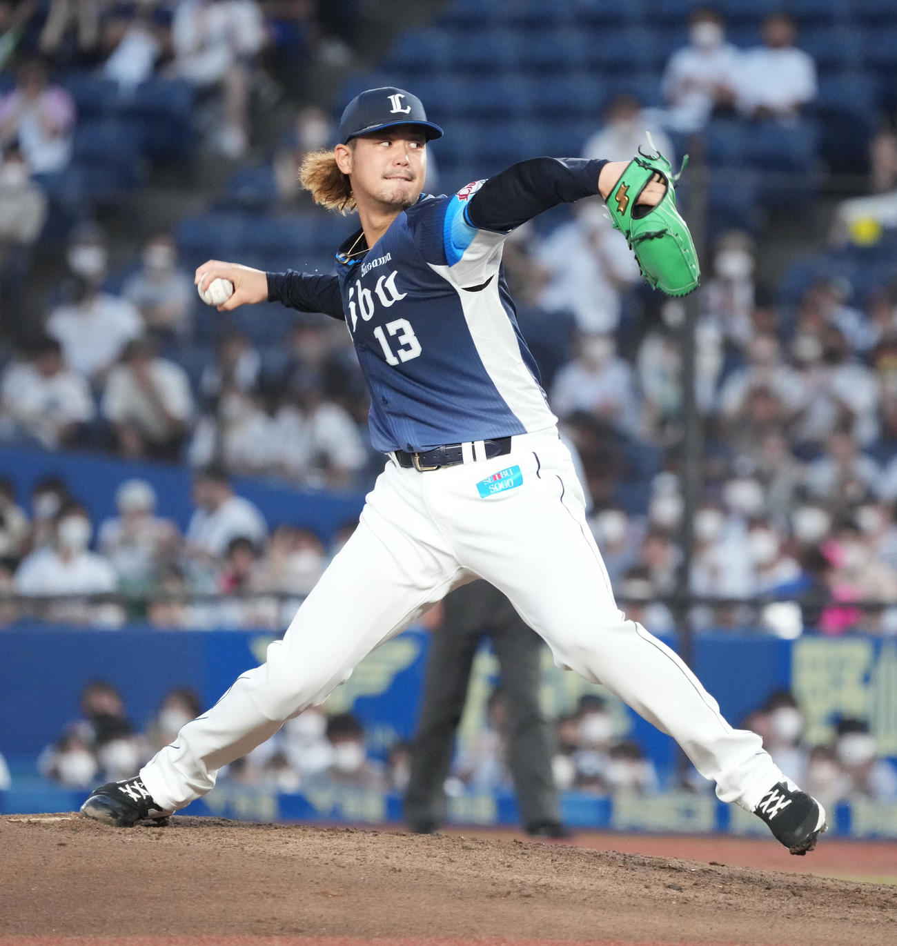 ロッテ対西武　力投する西武先発の高橋（撮影・小沢裕）