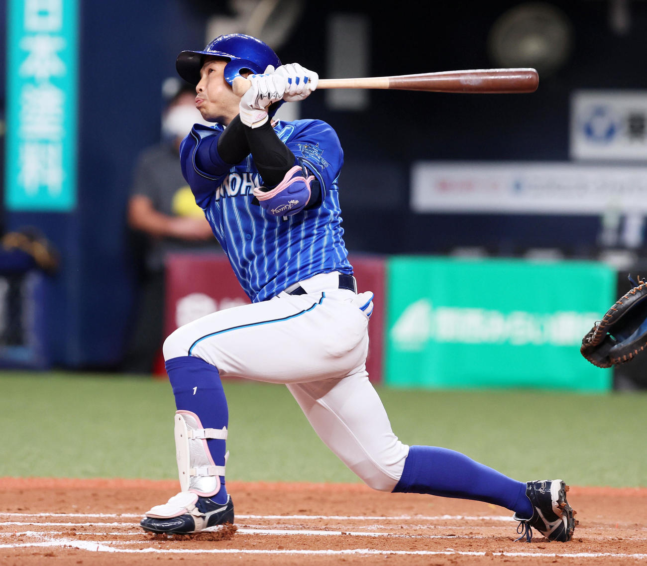阪神対DeNA 7回表DeNA2死満塁、桑原は左越え満塁本塁打を放つ（撮影・加藤哉）