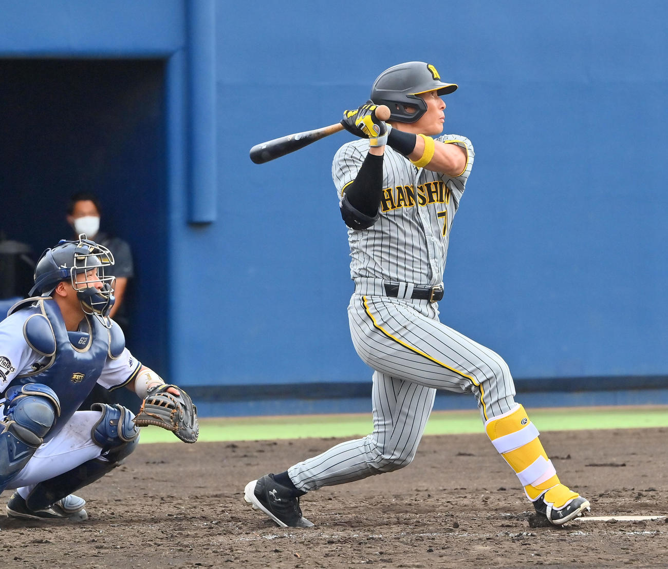 ウエスタン・リーグ　オリックス対阪神　3回表阪神無死、中越え二塁打を放つ糸井（撮影・和賀正仁）