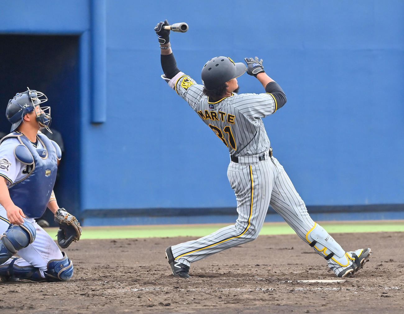 ウエスタン・リーグ　オリックス対阪神　3回表阪神1死二塁、左越えに適時打を放つマルテ（撮影・和賀正仁）