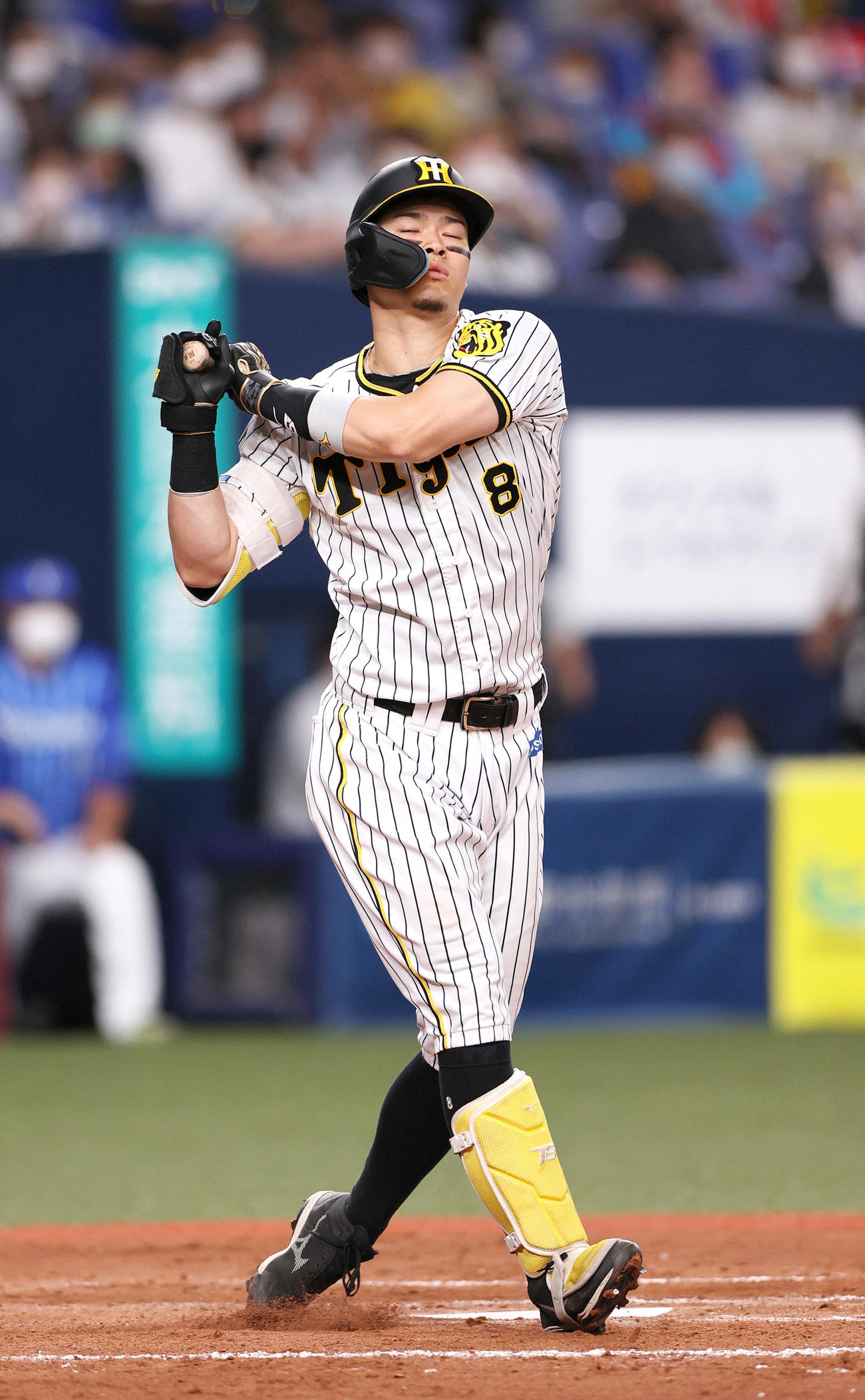 阪神対DeNA 9回裏阪神1死、佐藤輝は空振り三振に終わる（撮影・上山淳一）