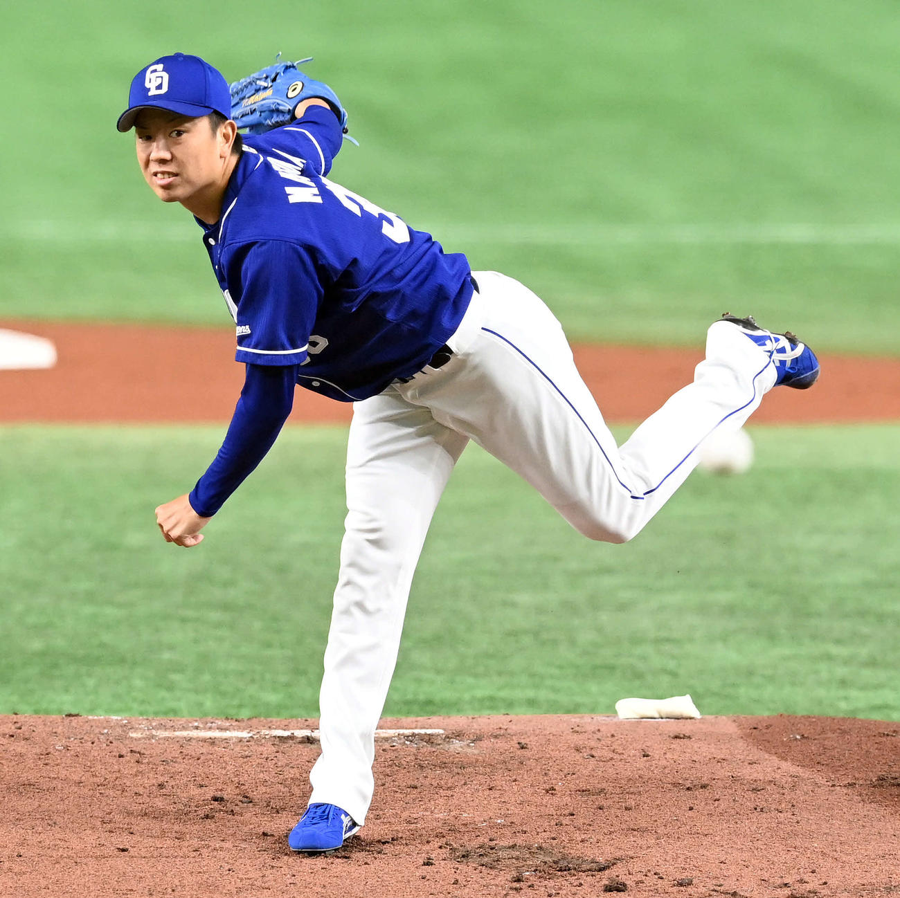 巨人対中日　力投する中日先発の松葉（撮影・たえ見朱実）