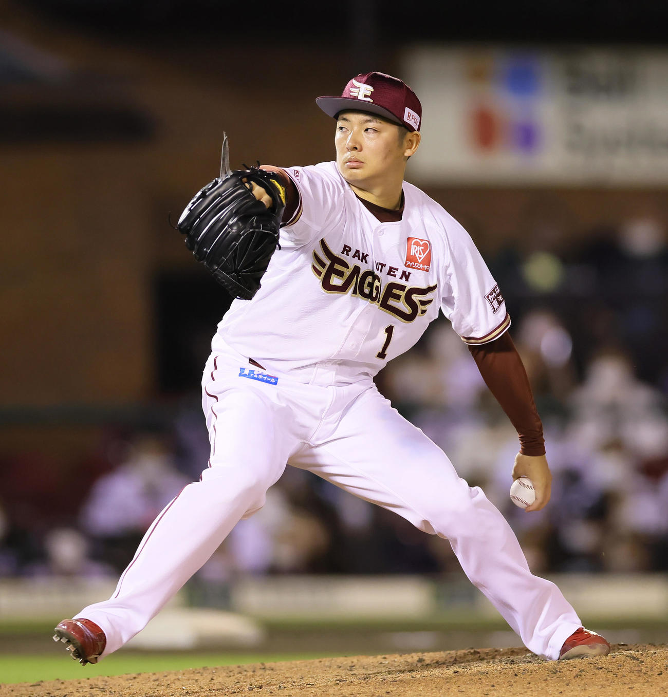 楽天対ソフトバンク　9回から登板した楽天松井（撮影・足立雅史）