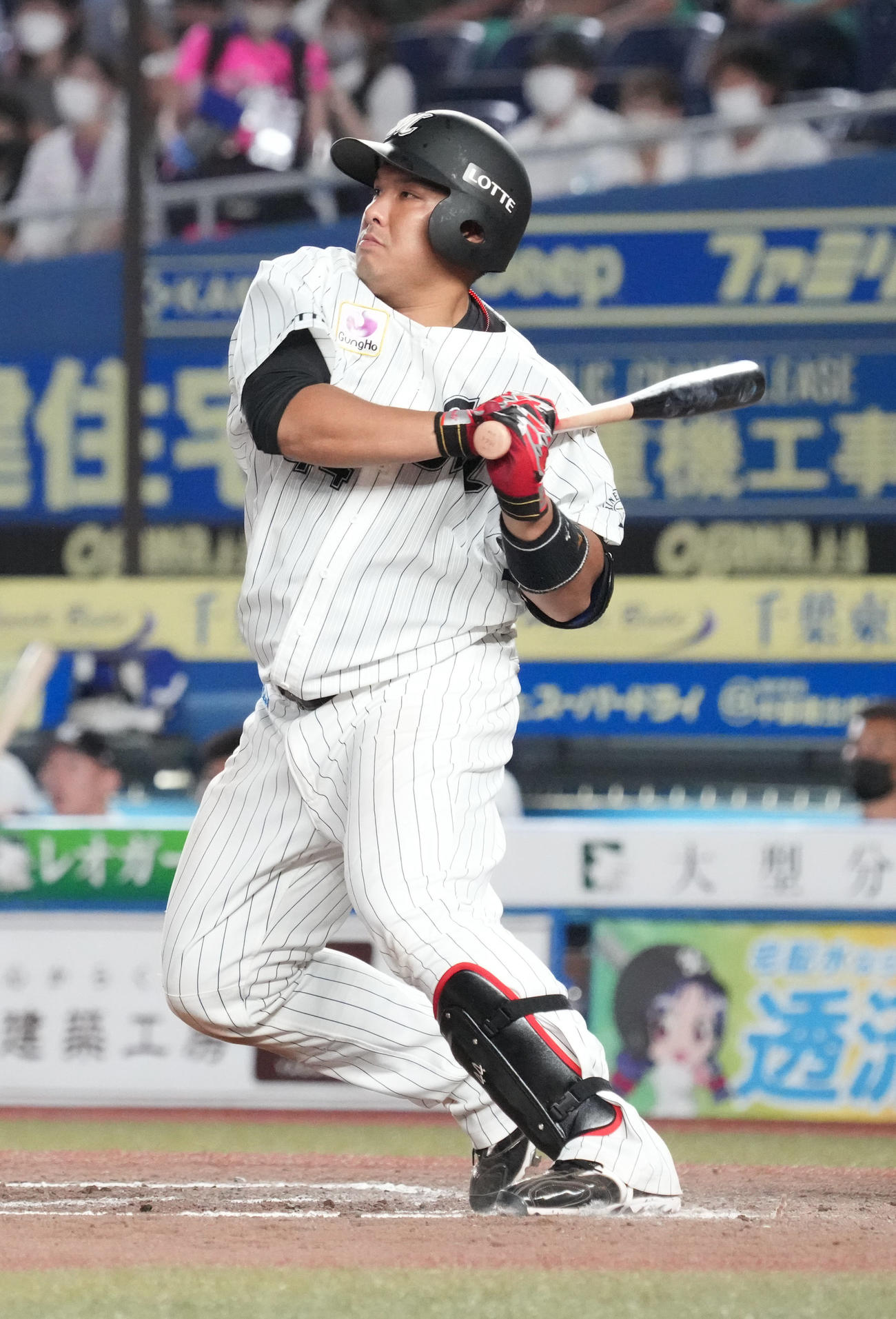ロッテ対西武　7回裏ロッテ2死一、二塁、井上は勝ち越しの2点中適時二塁打を放つ（撮影・小沢裕）
