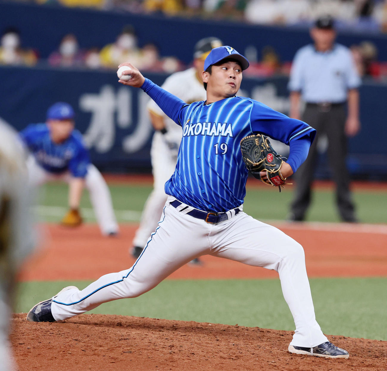 阪神対DeNA 9回裏阪神2死一、二塁、DeNA5番手で登板する山崎（撮影・加藤哉）