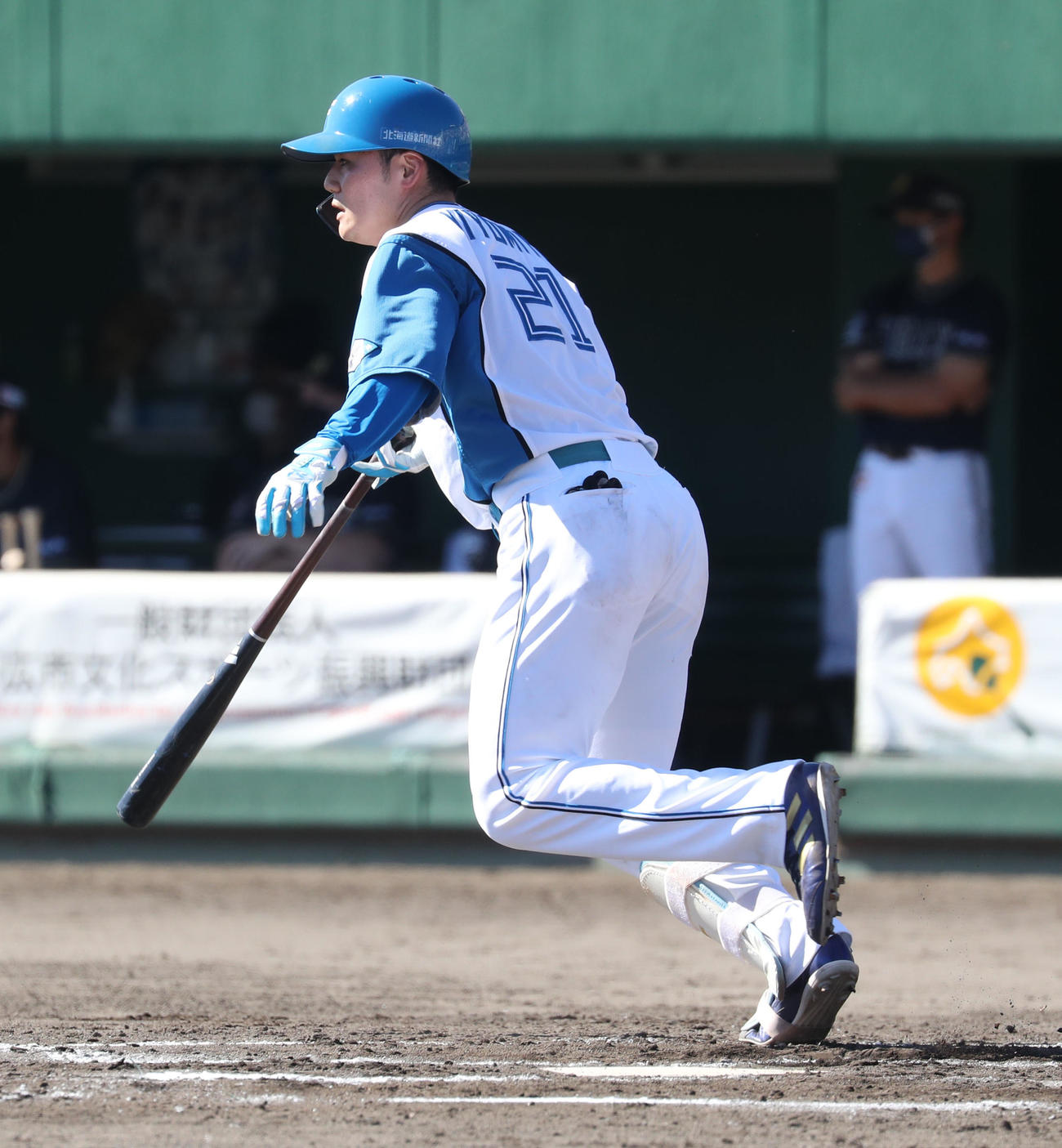 4回裏日本ハム2死一、二塁、清宮は同点となる右前適時打を放つ（撮影・佐藤翔太）