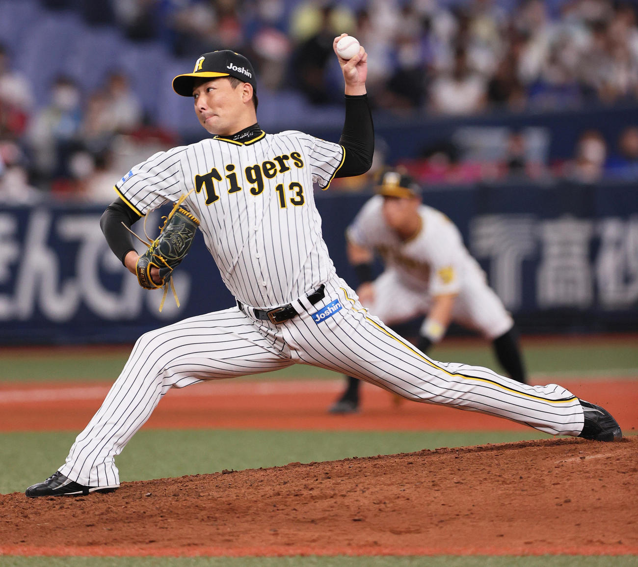 阪神対DeNA 7回、阪神2番手で登板の岩崎（撮影・上山淳一）