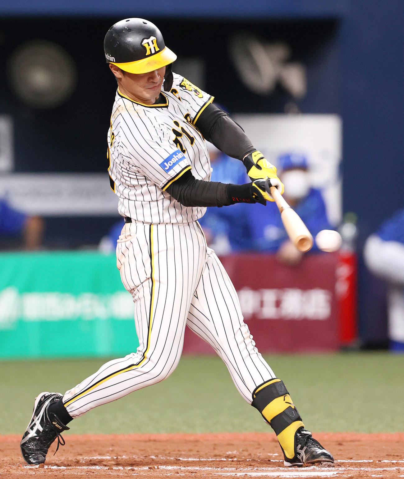 阪神対DeNA 7回裏阪神2死一、二塁、坂本は左前適時打を放つ（撮影・上山淳一）