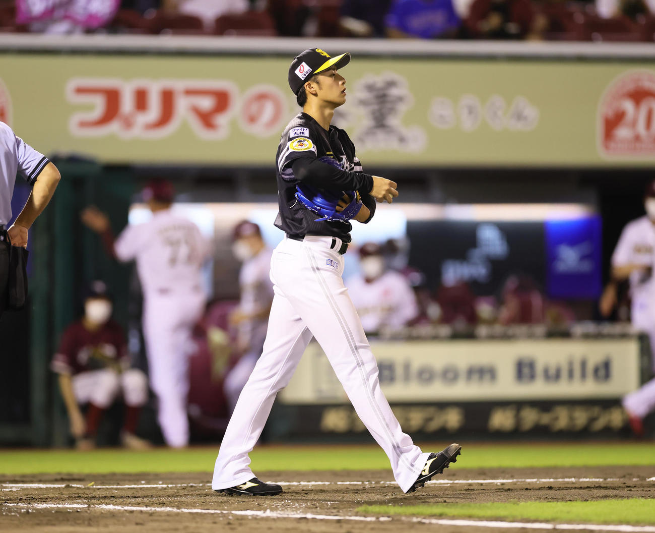 楽天対ソフトバンク　1回裏楽天1死満塁、西川に左前2点適時打を許した板東（撮影・足立雅史）
