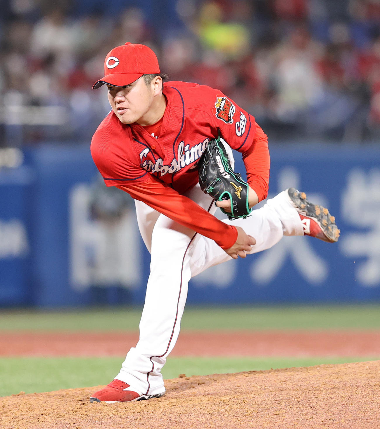 ヤクルト対広島　力投する広島4番手の松本（撮影・鈴木正人）